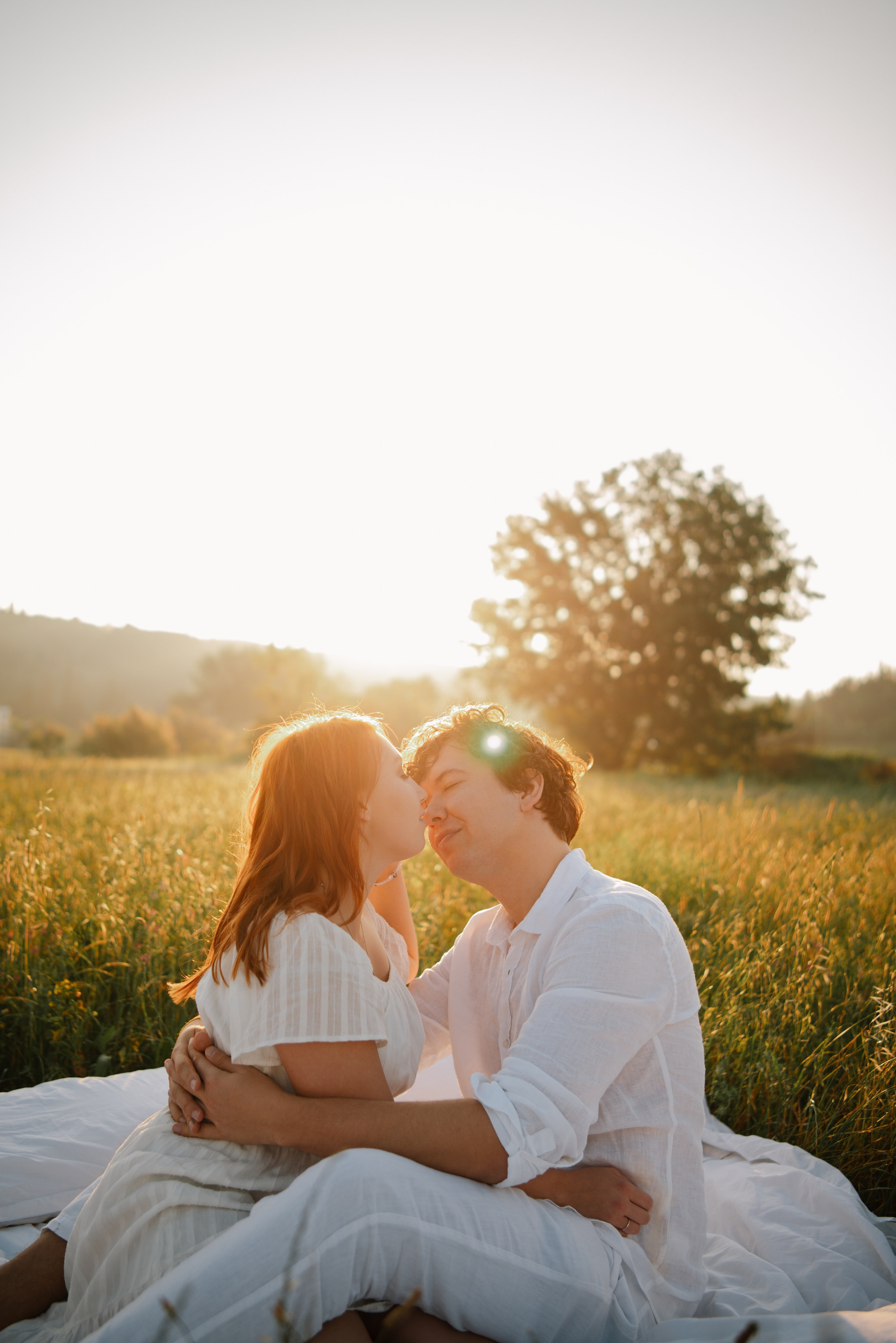 Парная фотосессия на природе. Портретный и свадебный фотограф в Тбилиси • xeniqo