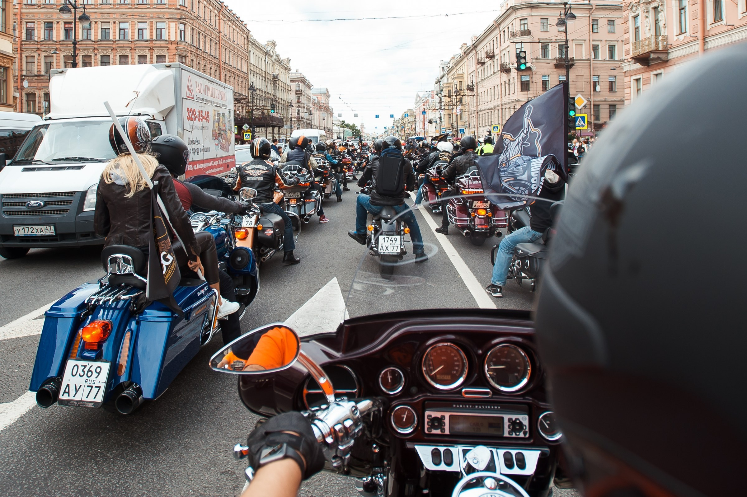 Harley-Davidson — мотопарад в Петербурге. Репортажный фотограф в Санкт-Петербурге — Эдуард Фазлетдинов