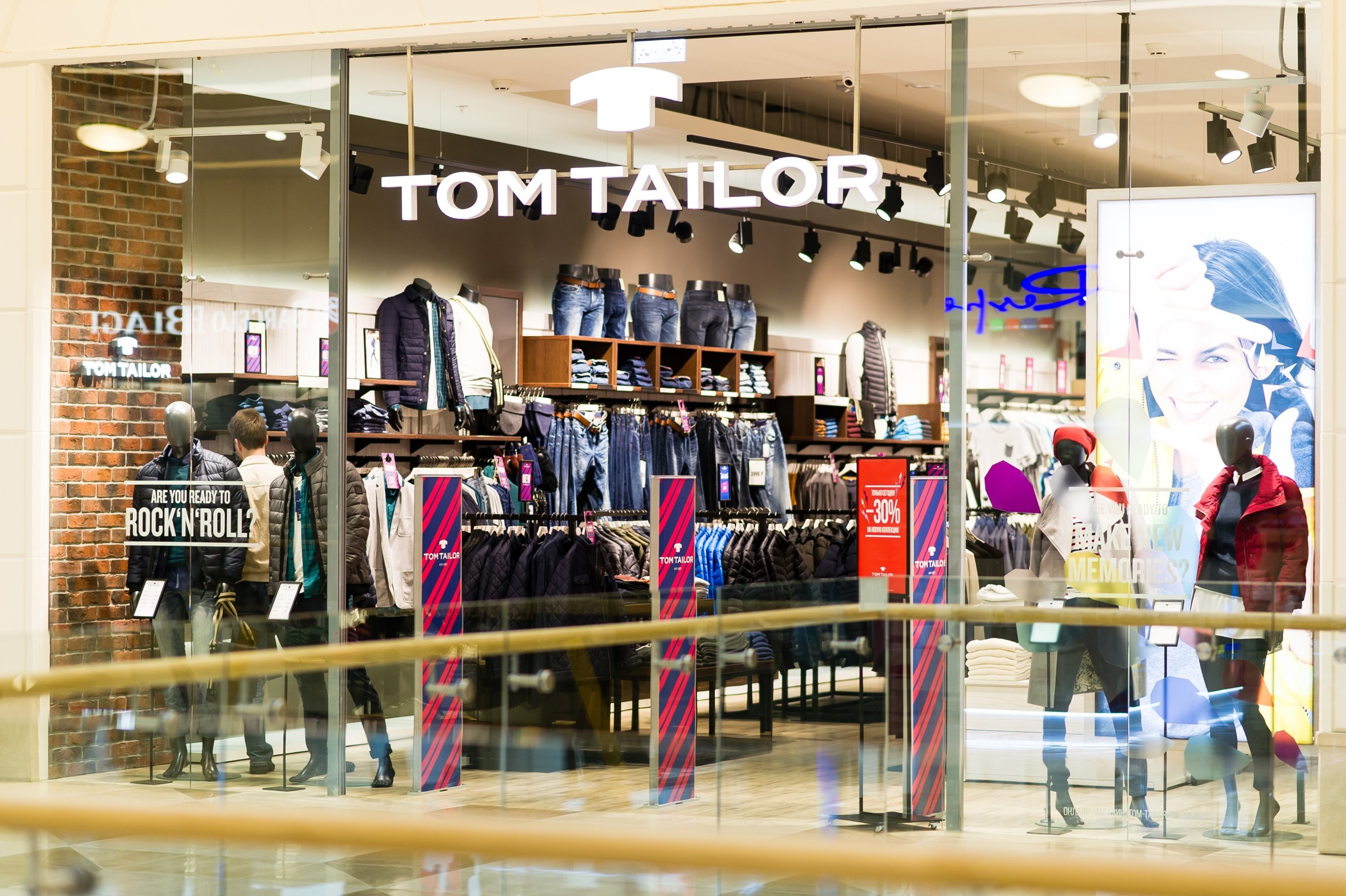 Tom Tailor — интерьер магазина. Репортажный фотограф в Санкт-Петербурге — Эдуард Фазлетдинов