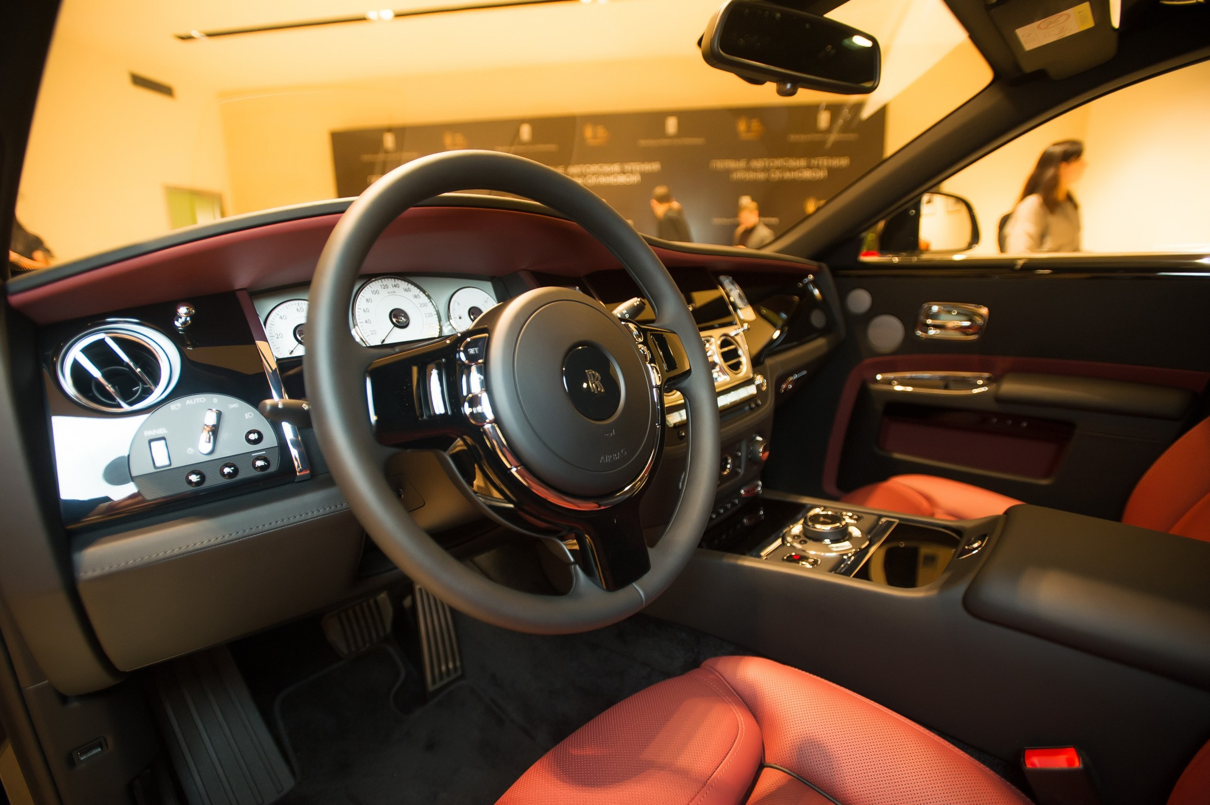 Авторские чтения Ирины Огановой — Rolls-Royce. Репортажный фотограф в Санкт-Петербурге — Эдуард Фазлетдинов