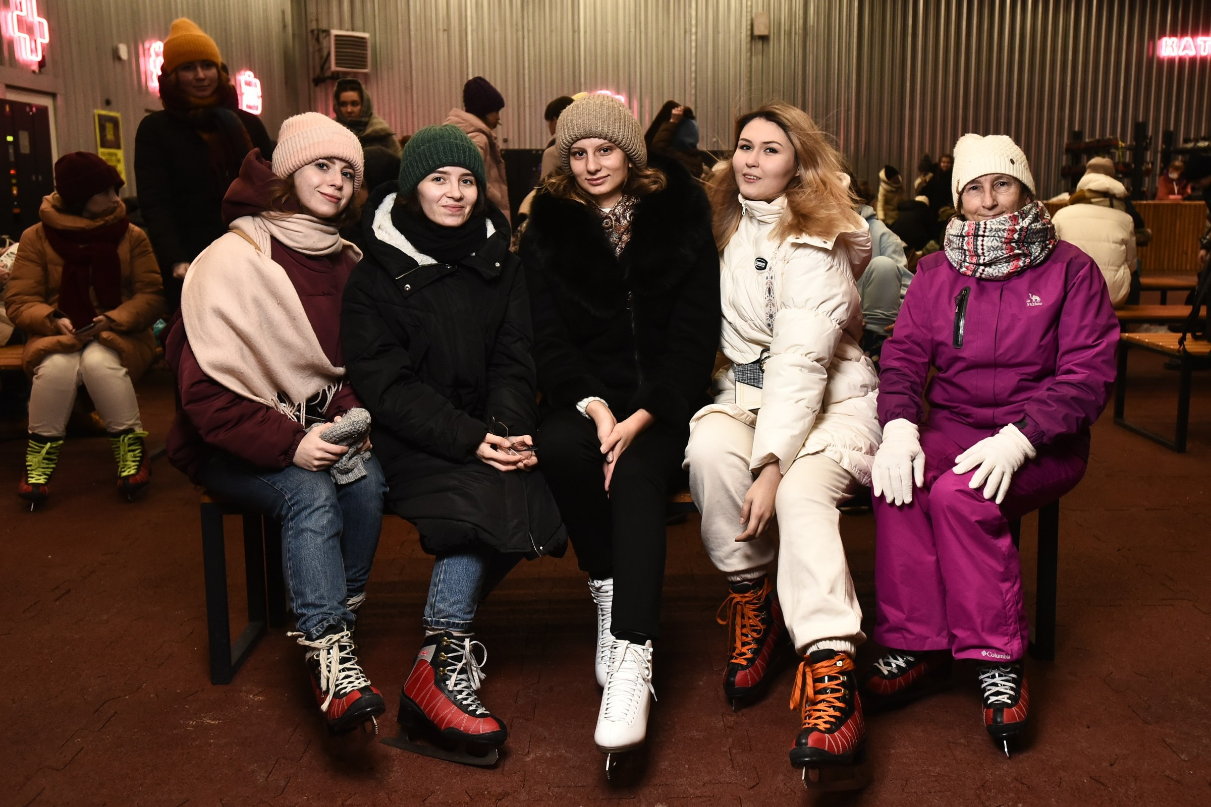 Каток в Севкабеле — зимнее событие. Репортажный фотограф в Санкт-Петербурге — Эдуард Фазлетдинов