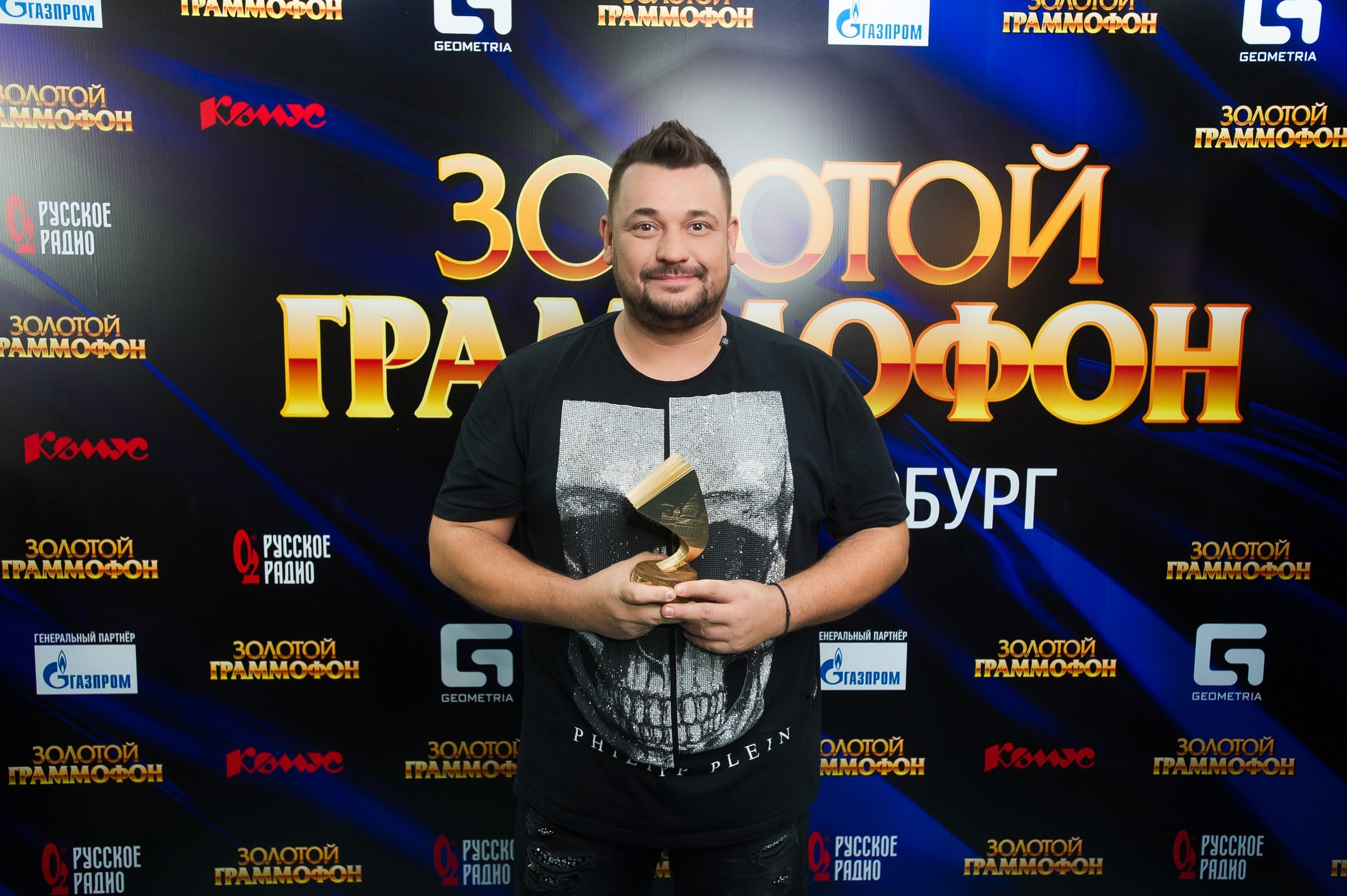 Золотой граммофон 2018 — артисты у пресс-волла. Репортажный фотограф в Санкт-Петербурге — Эдуард Фазлетдинов