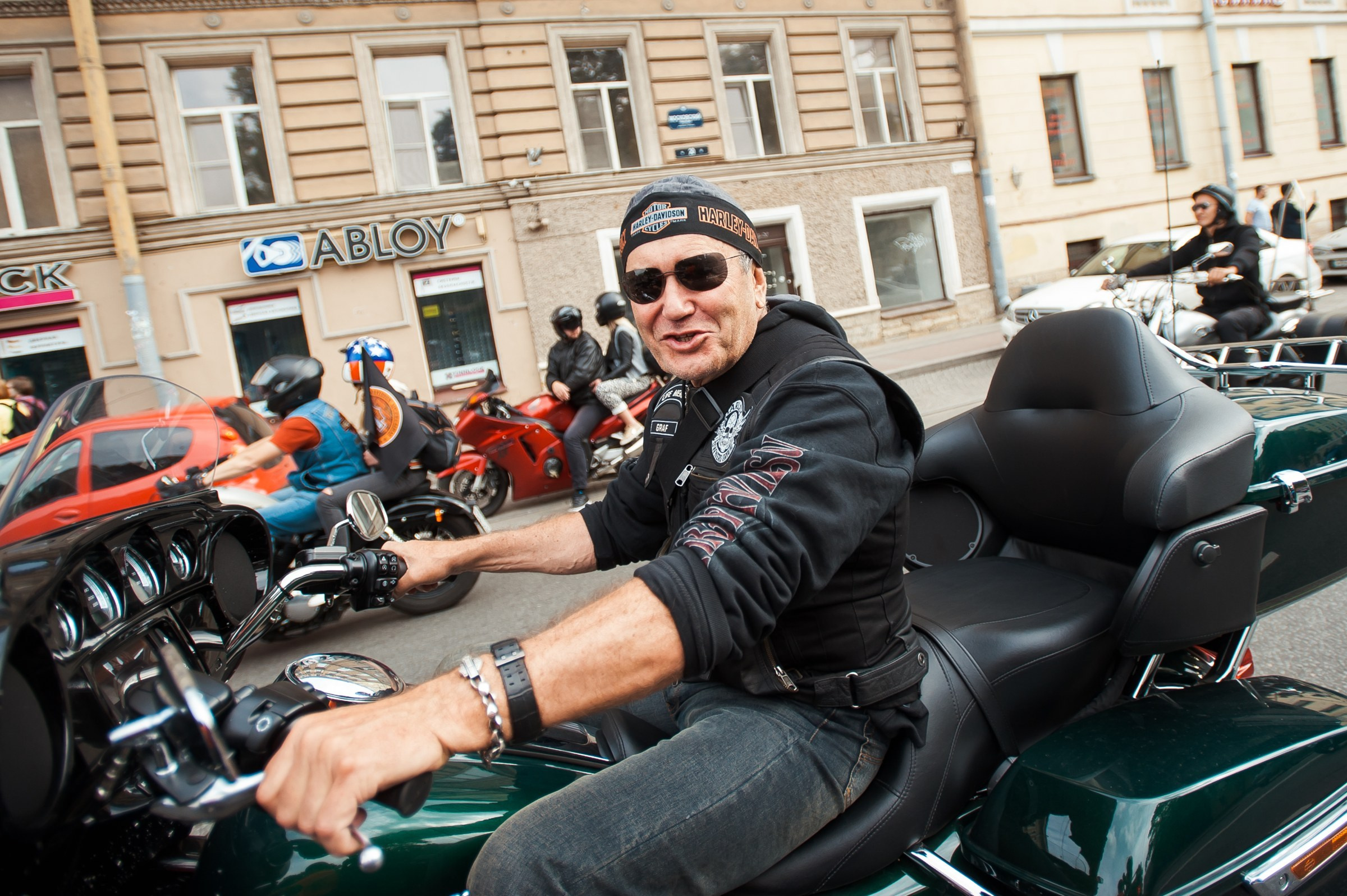 Harley-Davidson — мотопарад в Петербурге. Репортажный фотограф в Санкт-Петербурге — Эдуард Фазлетдинов