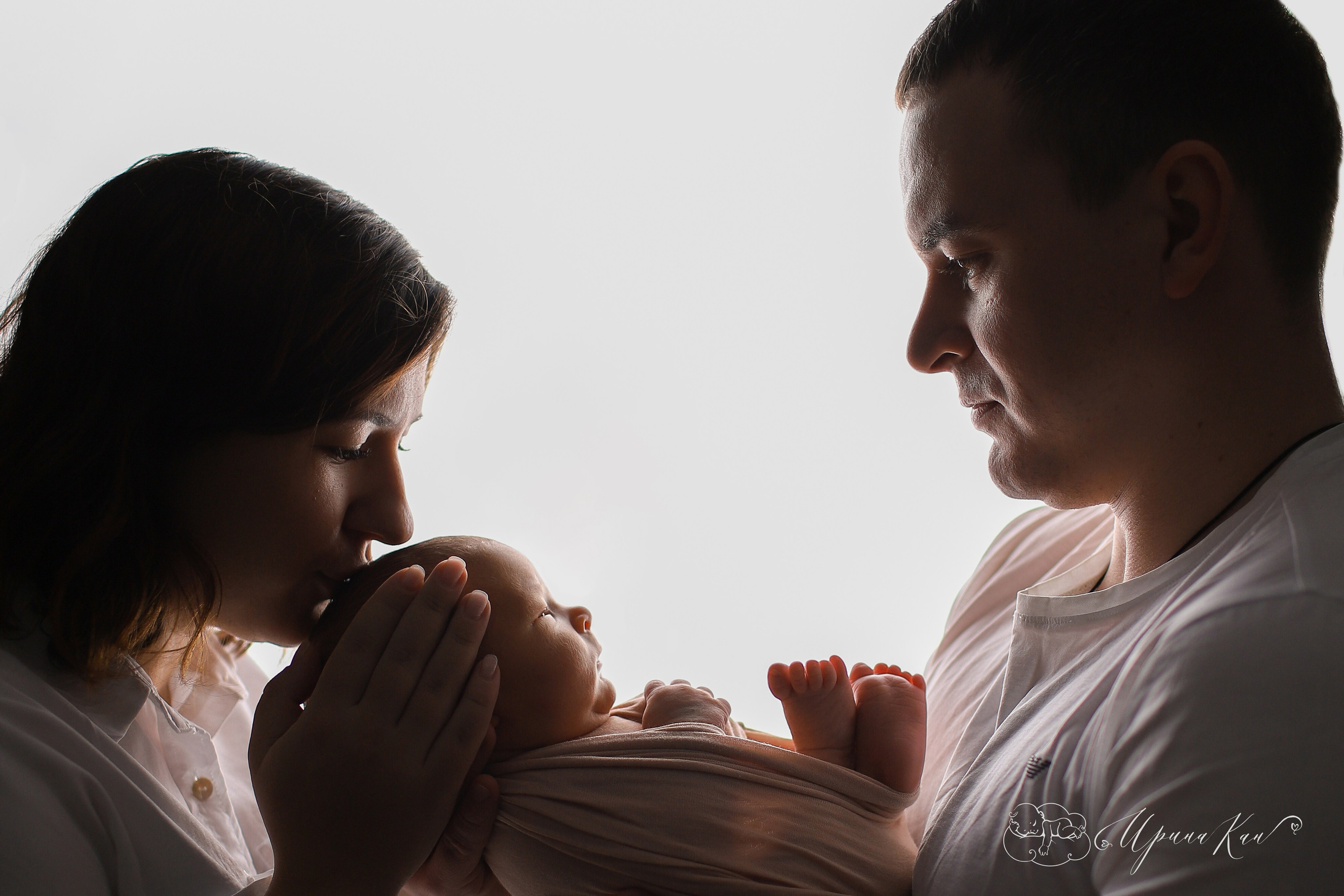 Новорожденные фото с родителями. Ирина Кан Фотограф новорожденных в Екатеринбурге