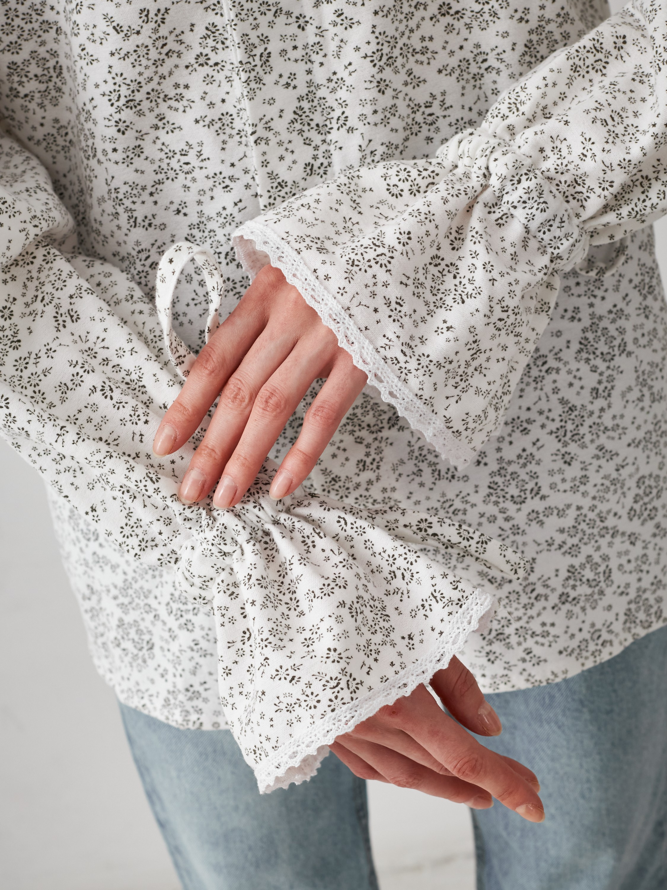 Фотосъемка рубашек Екатеринбург Wildberries ВБ Ozon Озон фотосессия одежды Екб заказать цена фотосъемка товара WB блузки карточки товара. Фотограф Екатеринбург Анастасия Жерновская | Маркетплейсы и нейрофото