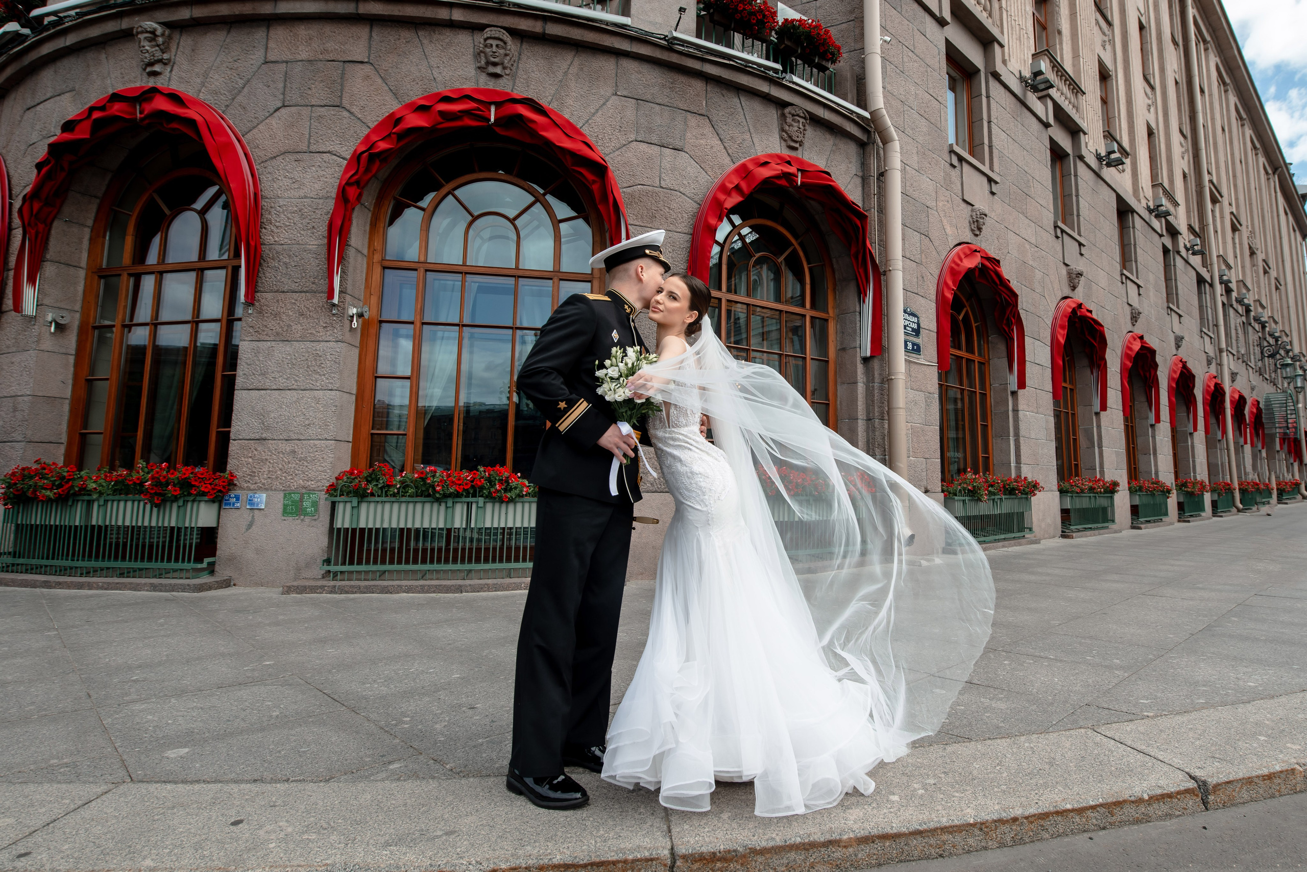 Елизавета и Максим (фотосессия у Дворца Штиглица, набережная Мойки и у Законодательного собрания). Портретный, семейный и свадебный фотограф в Санкт-Петербурге и в Пушкине Ширяев Денис