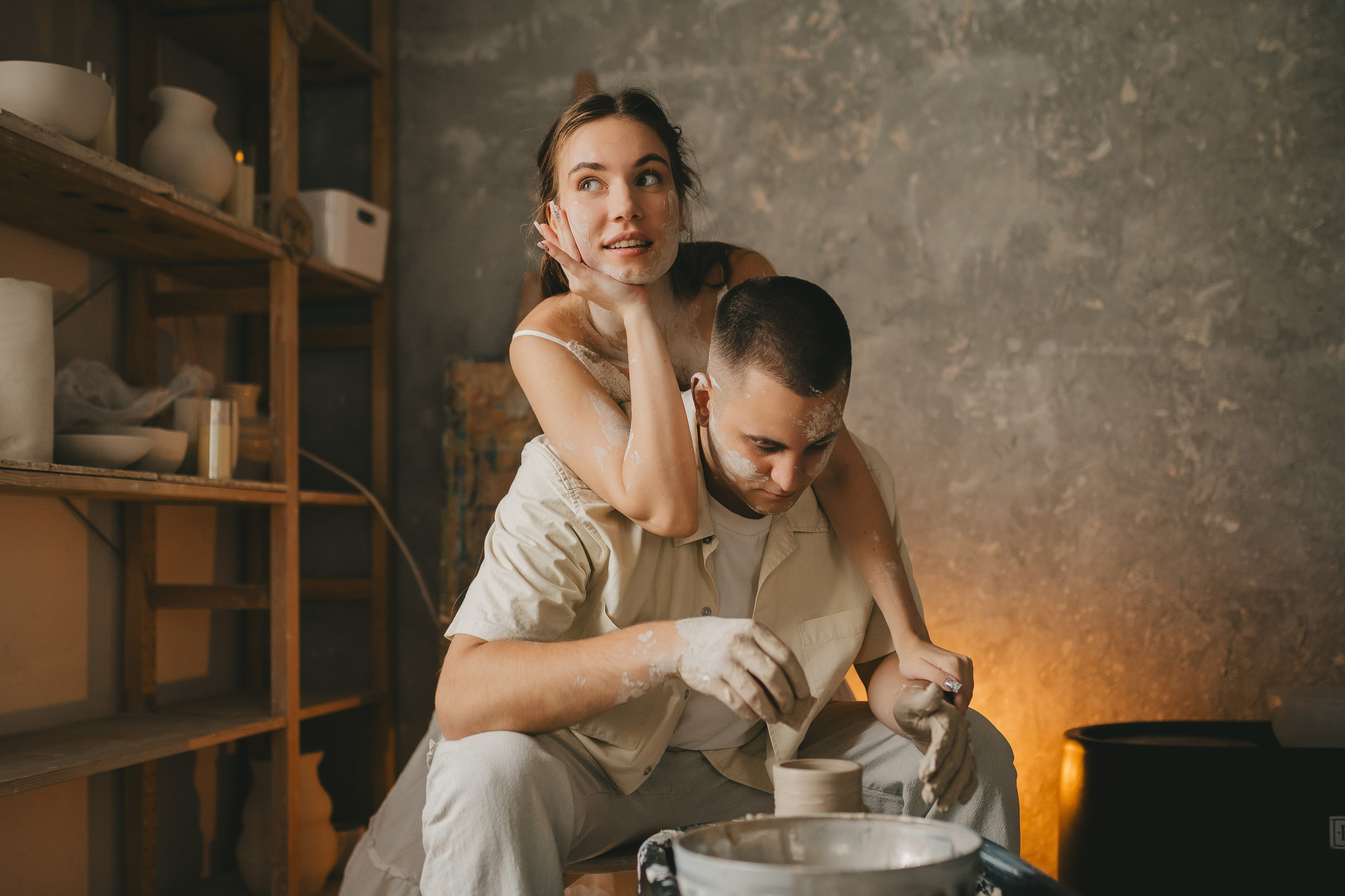 Дима и Даша в гончарной мастерской. Семейный lifestyle фотограф в Санкт-Петербурге Людмила Пахомова