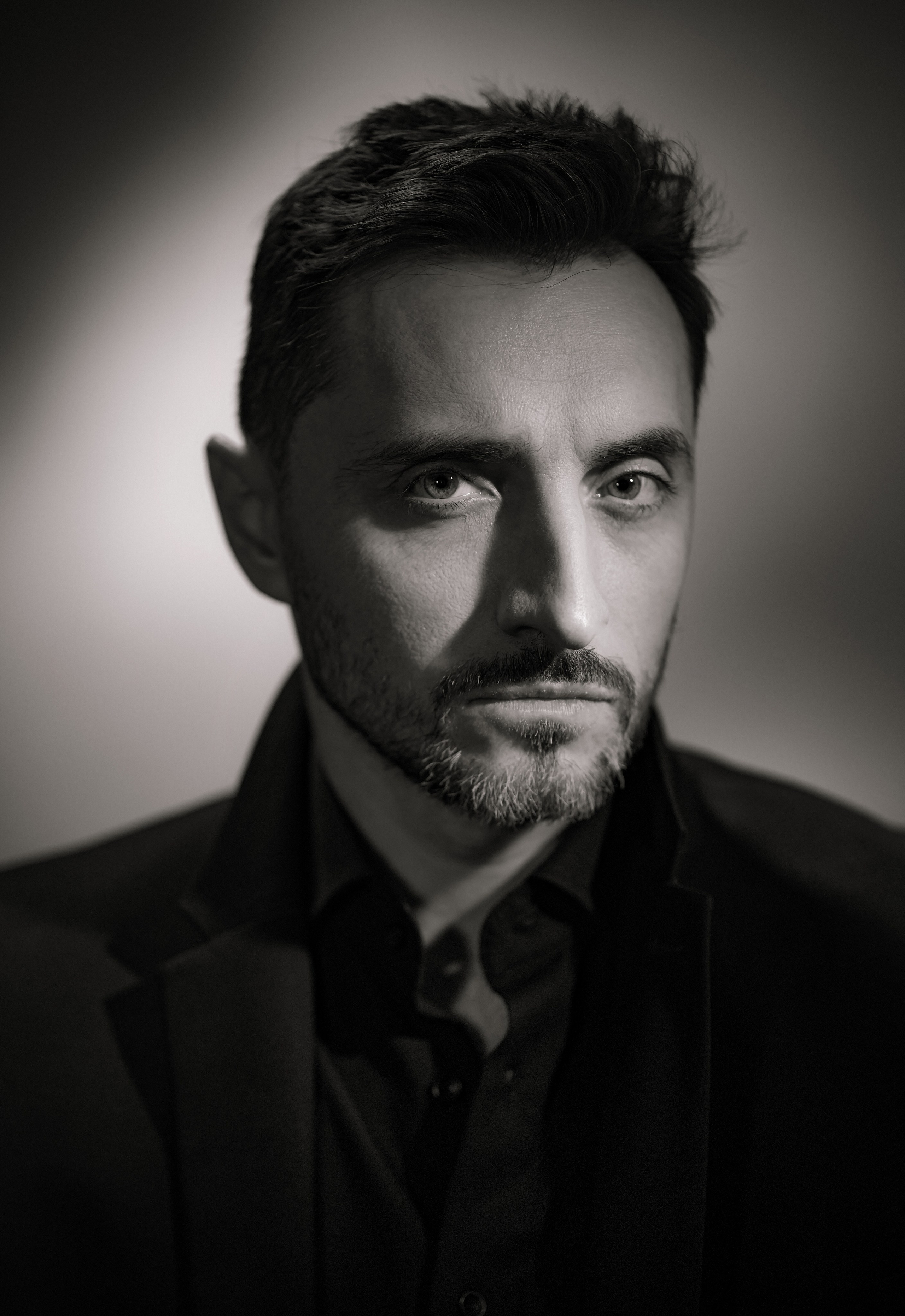 Актер Алексей Лосихин. Портретная съемка в Москве, студийный фотограф Игорь Фомин