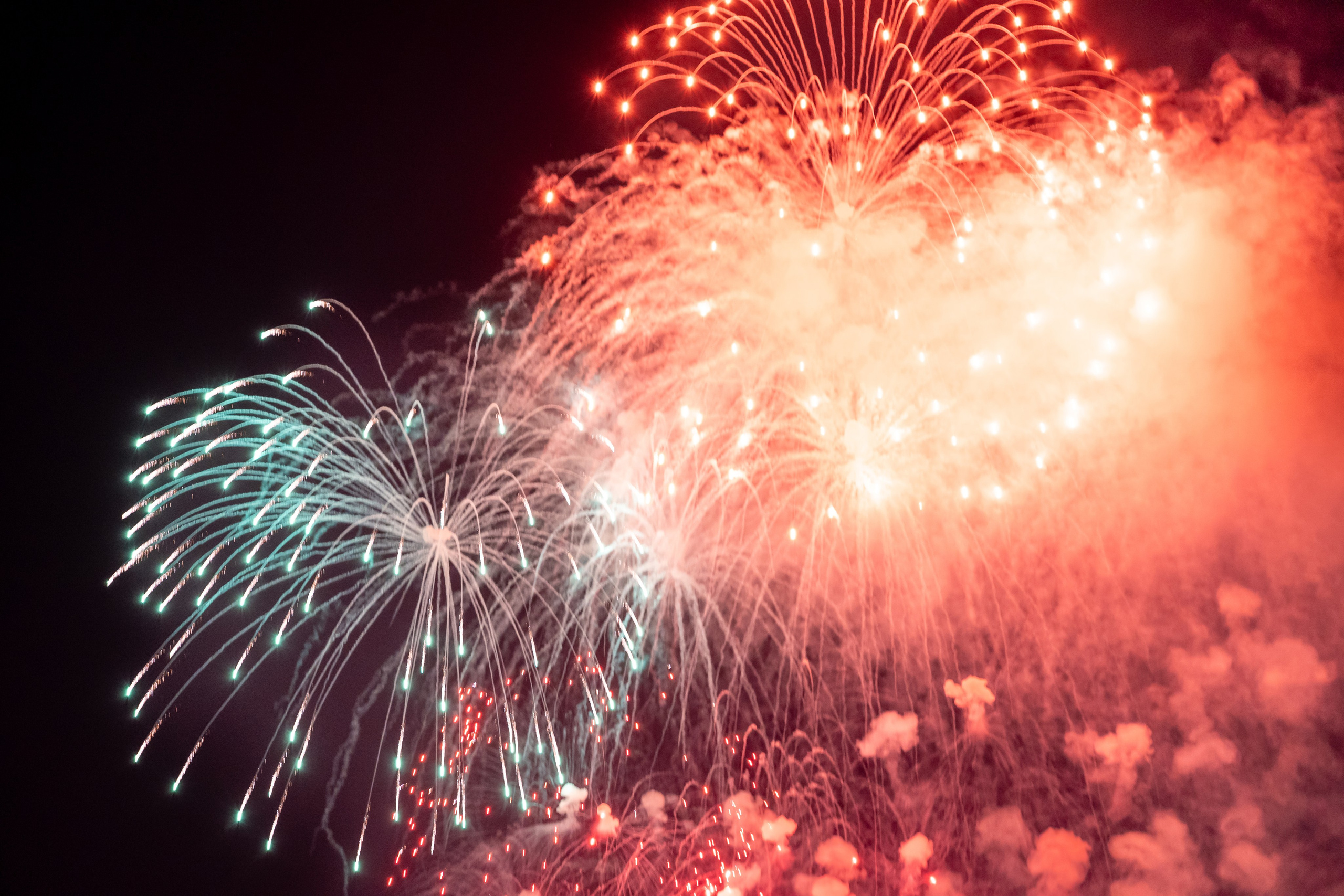 Праздничный салют в честь Дня защитника Отечества. Главная