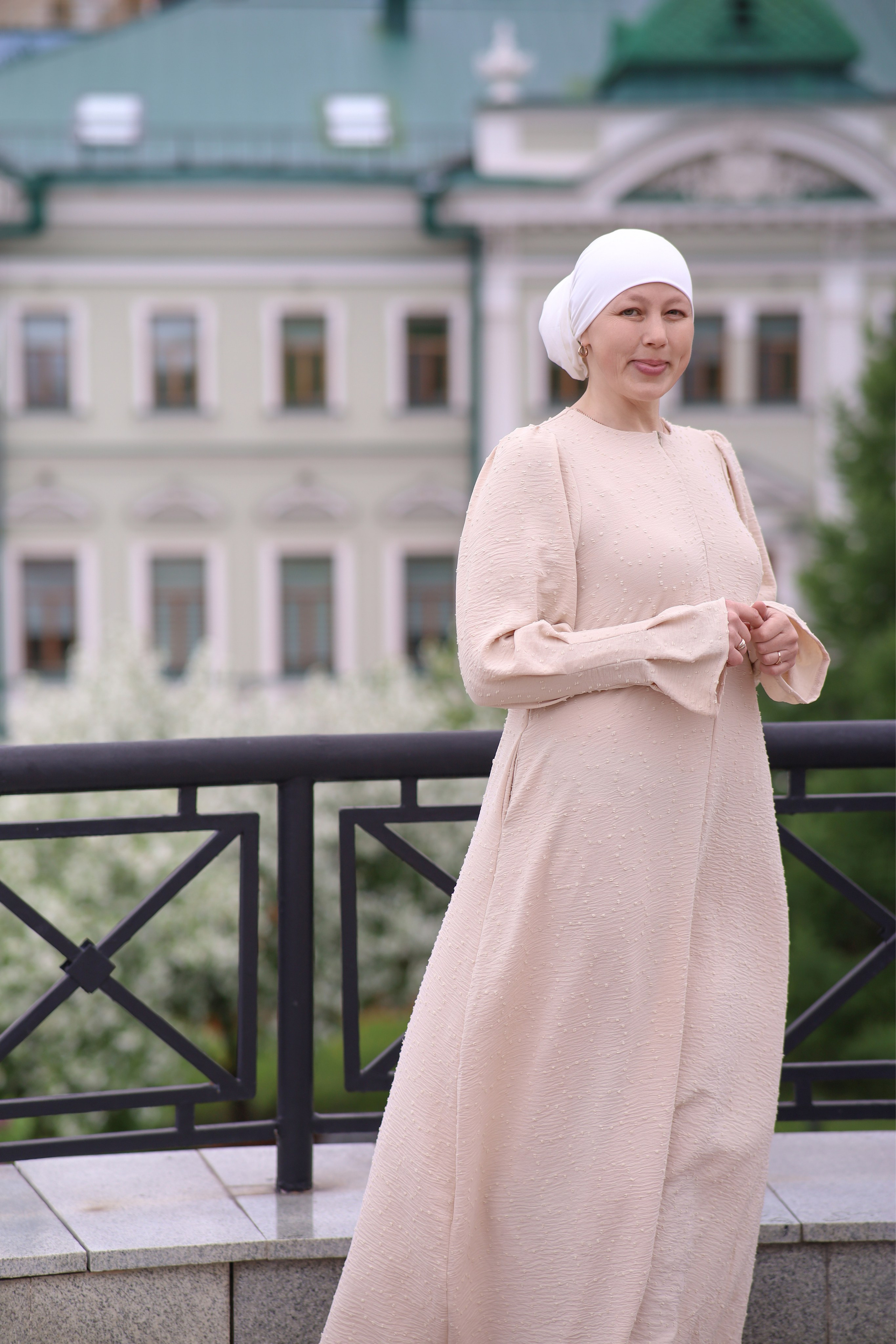 Цветение в дворике КФУ и прекрасная Гульнара. Семейный фотограф в Казани Римма Гатауллина