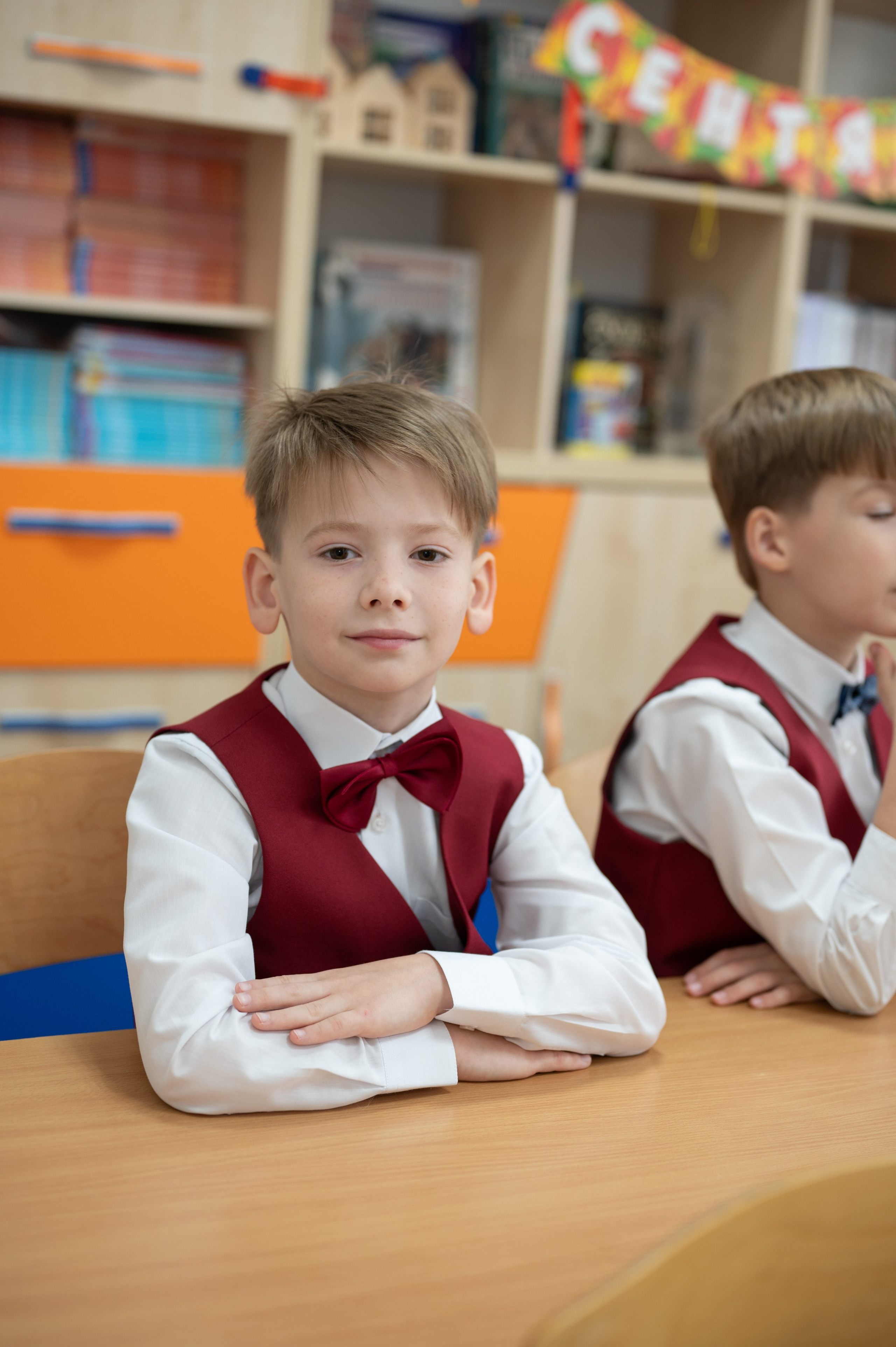 1 сентября 16 гимназия 2 класс (линейка + в классе+ на улице). Фотограф новорожденных, семейный детский в Тюмени Татьяна Морозова