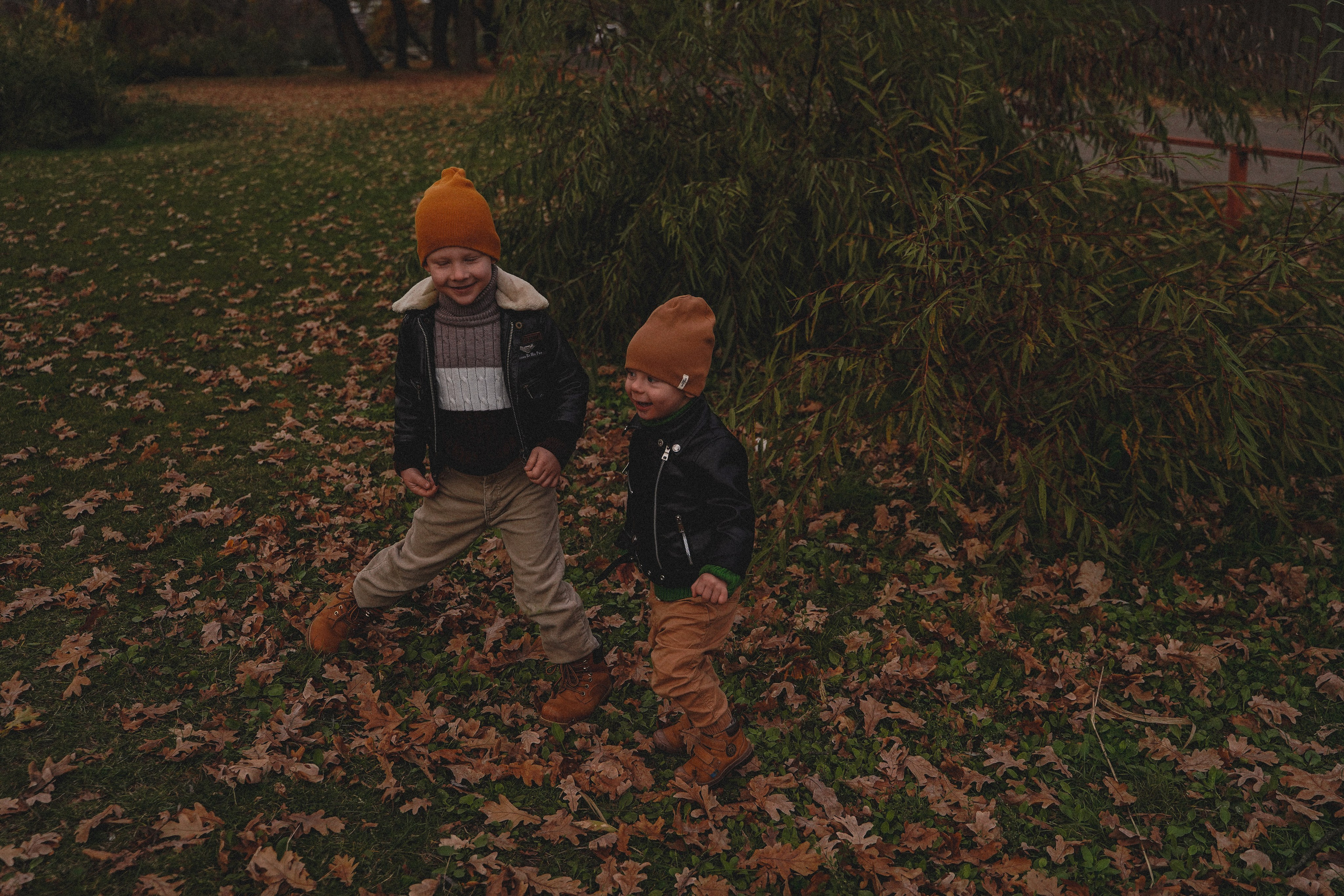 Семейная осенняя фотосессия у реки. Семейный и женский фотограф в Краснодаре Анастасия Приймак