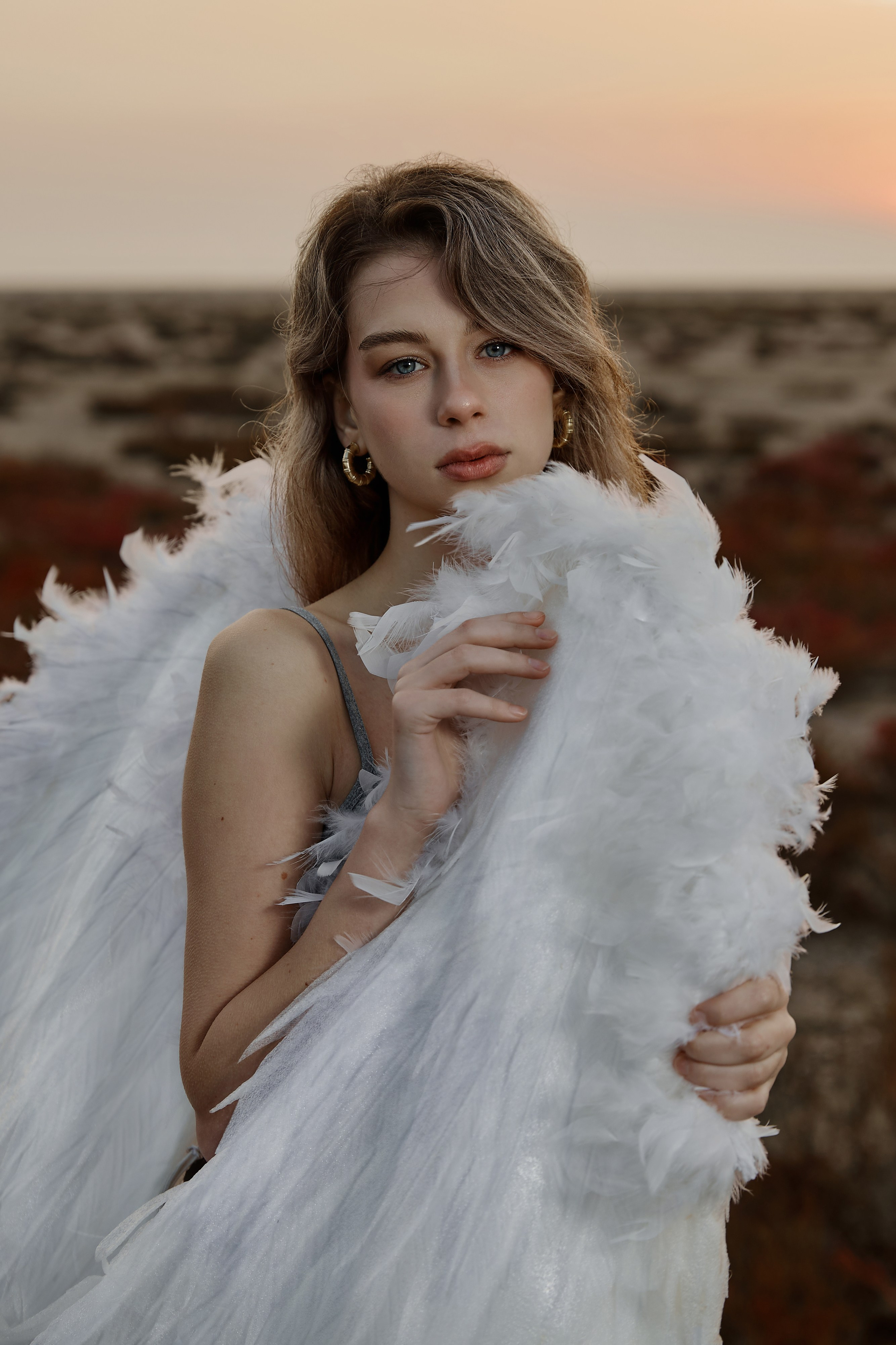 портрет девушки с крыльями