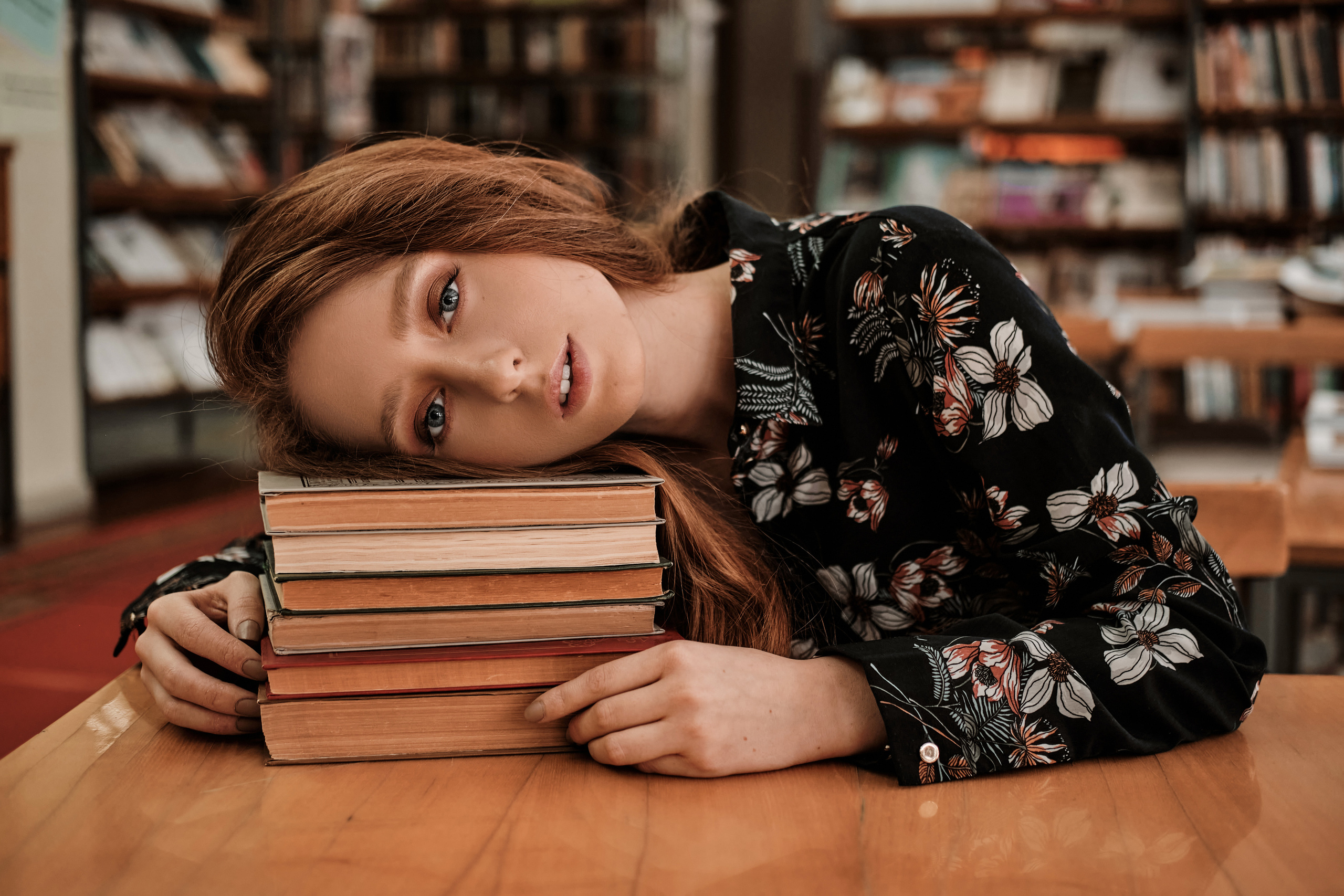 Таня в библиотеке. Свадебный и семейный фотограф в Ульяновске Анастасия Мышенкова