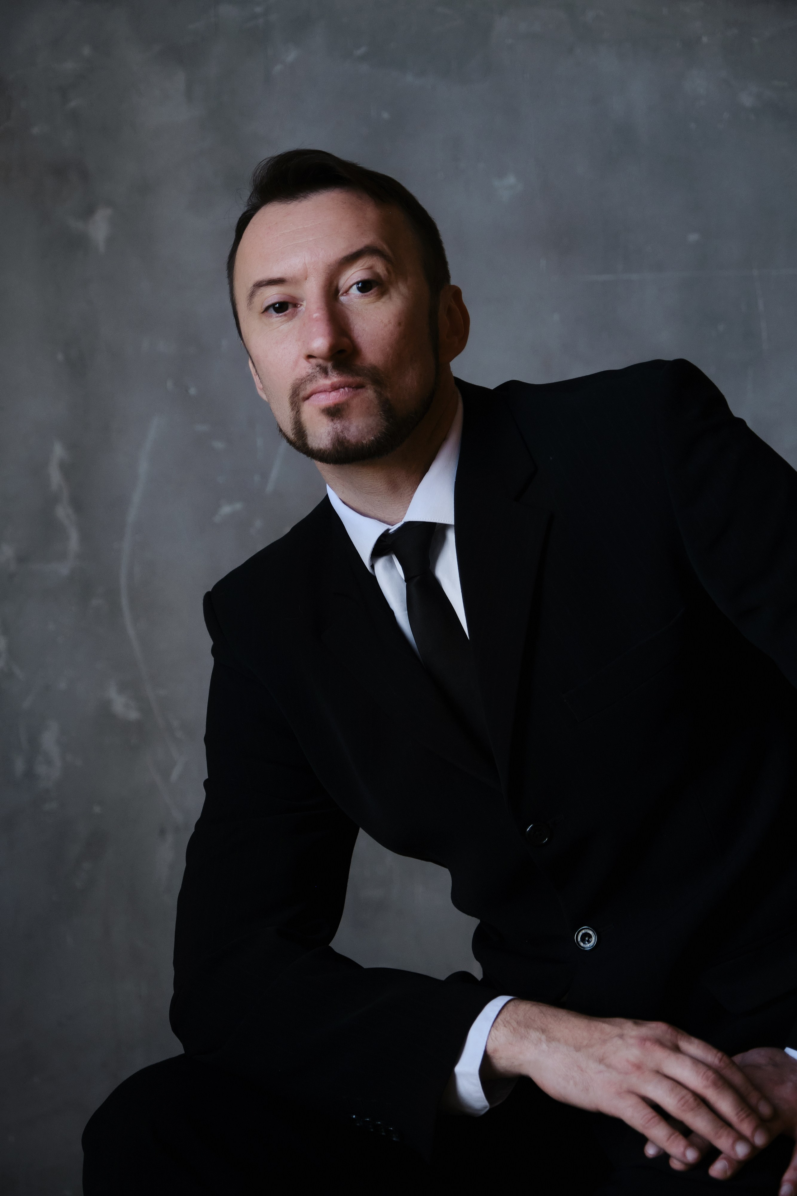 бизнес фотосессия в низком ключе в студии в Москве