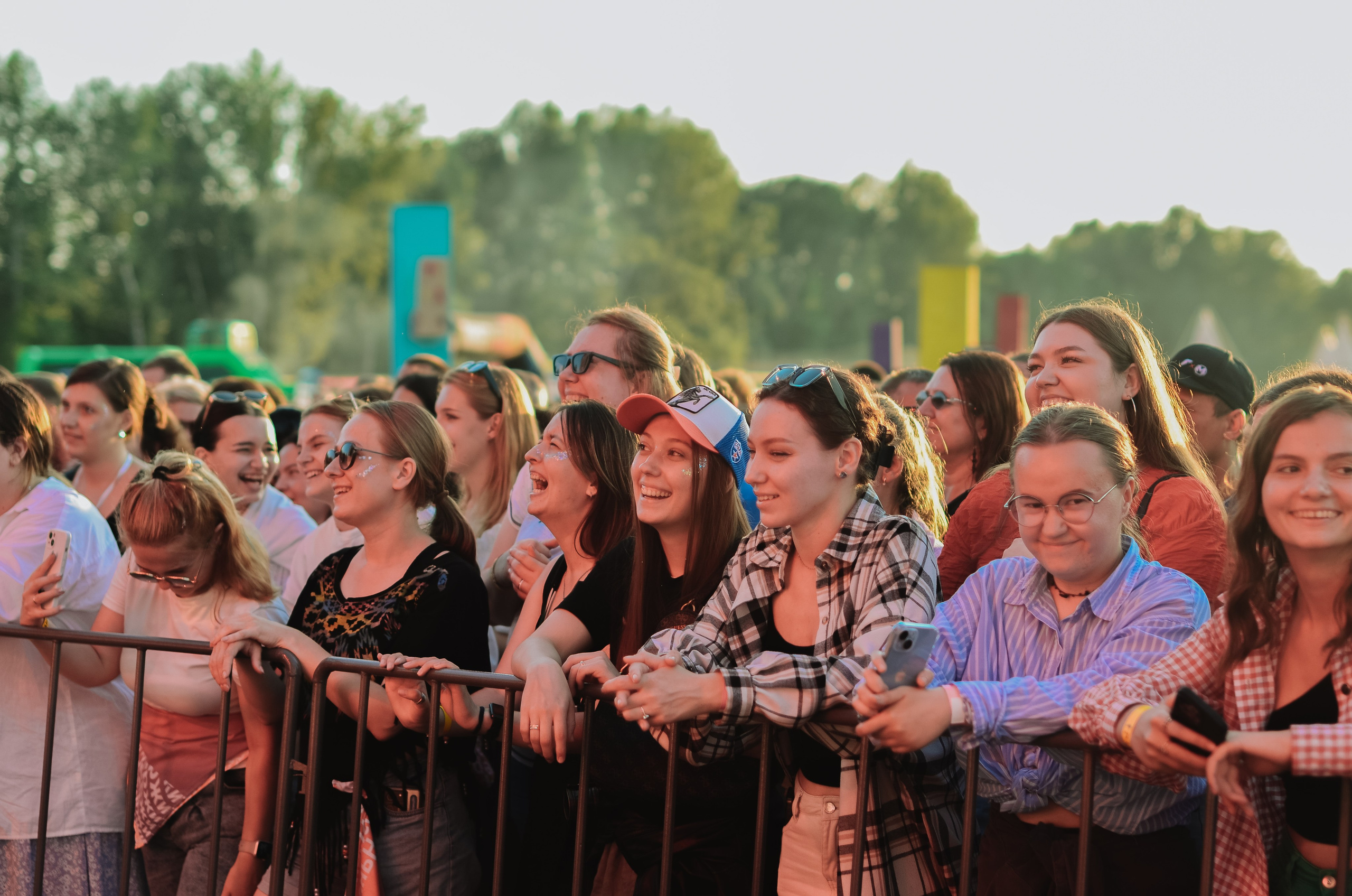 Фестиваль «Грань» 2025. Спортивная площадка. Денисова Аля — фотограф для парных съемок и индивидуальных историй в Барнауле