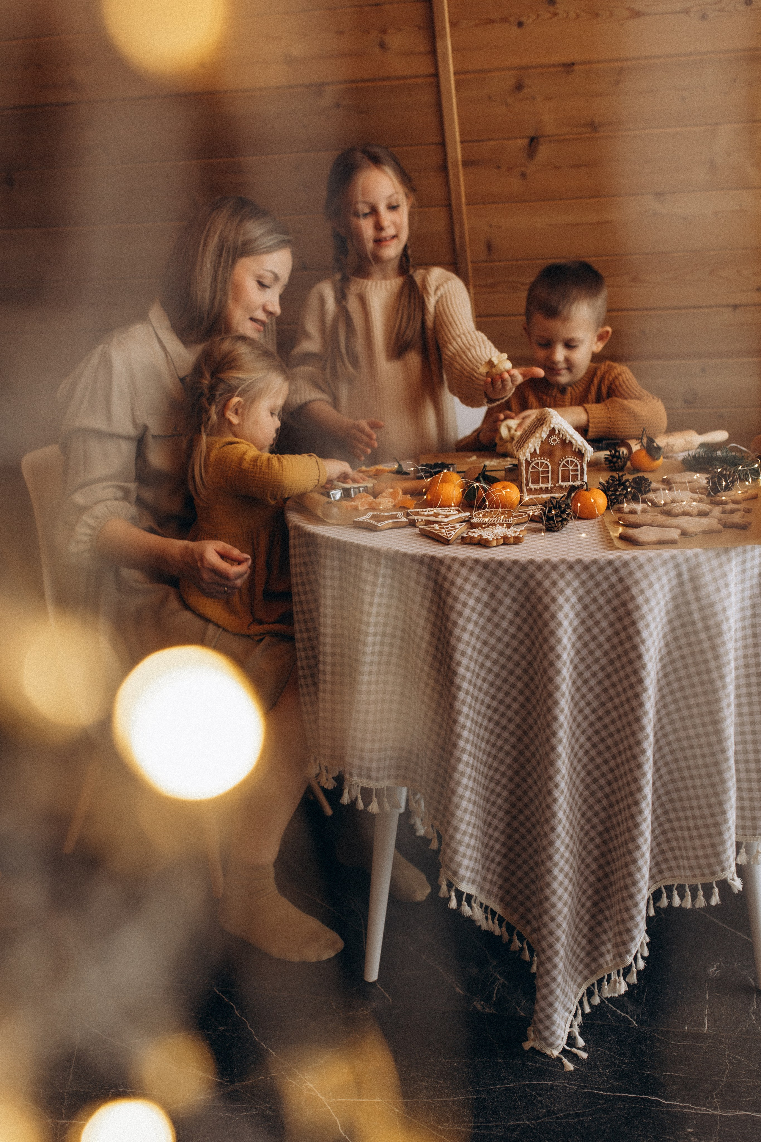 Предновогодняя история в домике. Семейный фотограф lifestyle в Новосибирске Елена Шпилевая