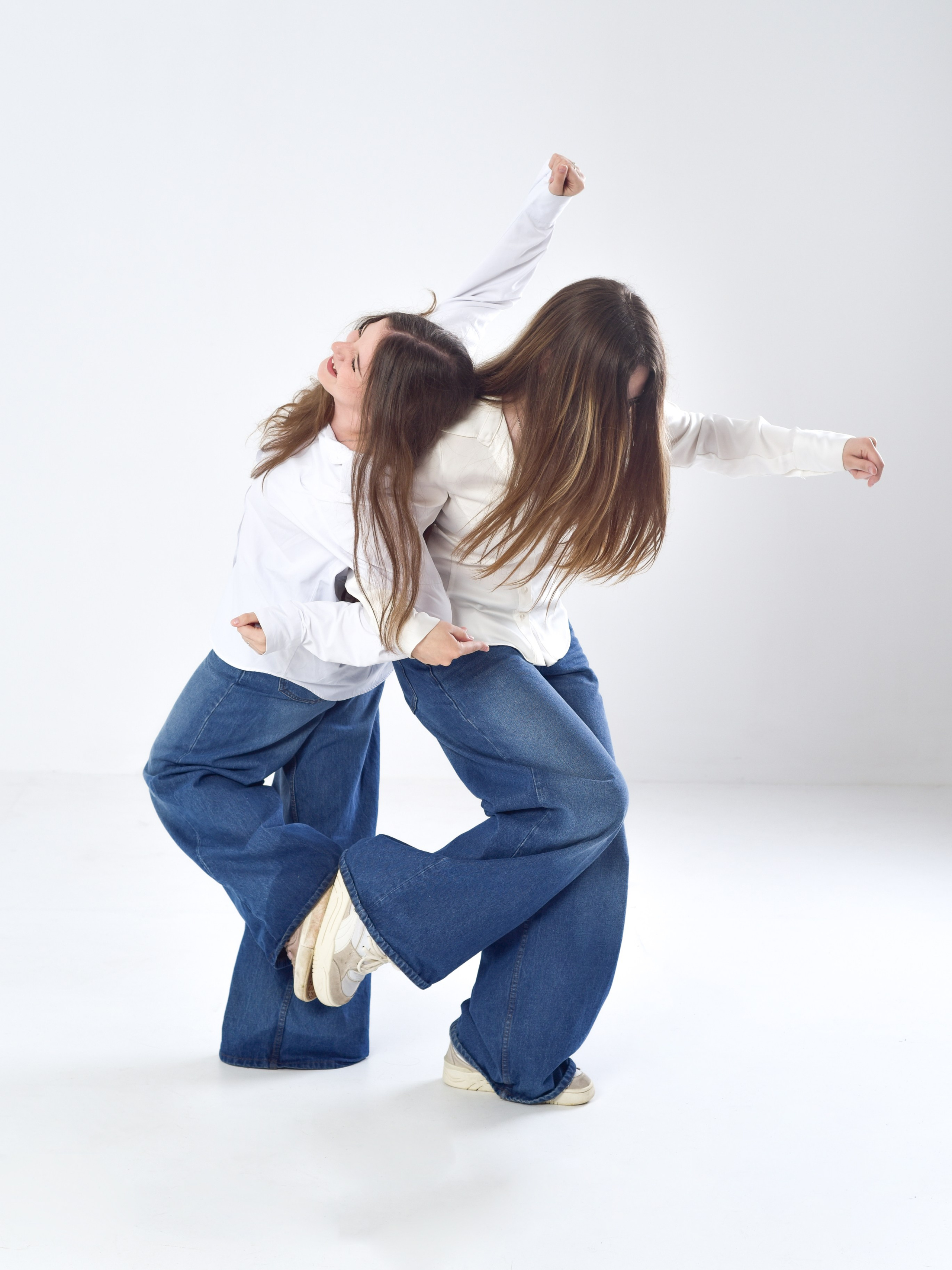 Альбом на окончание школы 9 и 11 класс «Взрывной». Выпускные альбомы в Тюмени для школ, садов, вузов спортивных секций