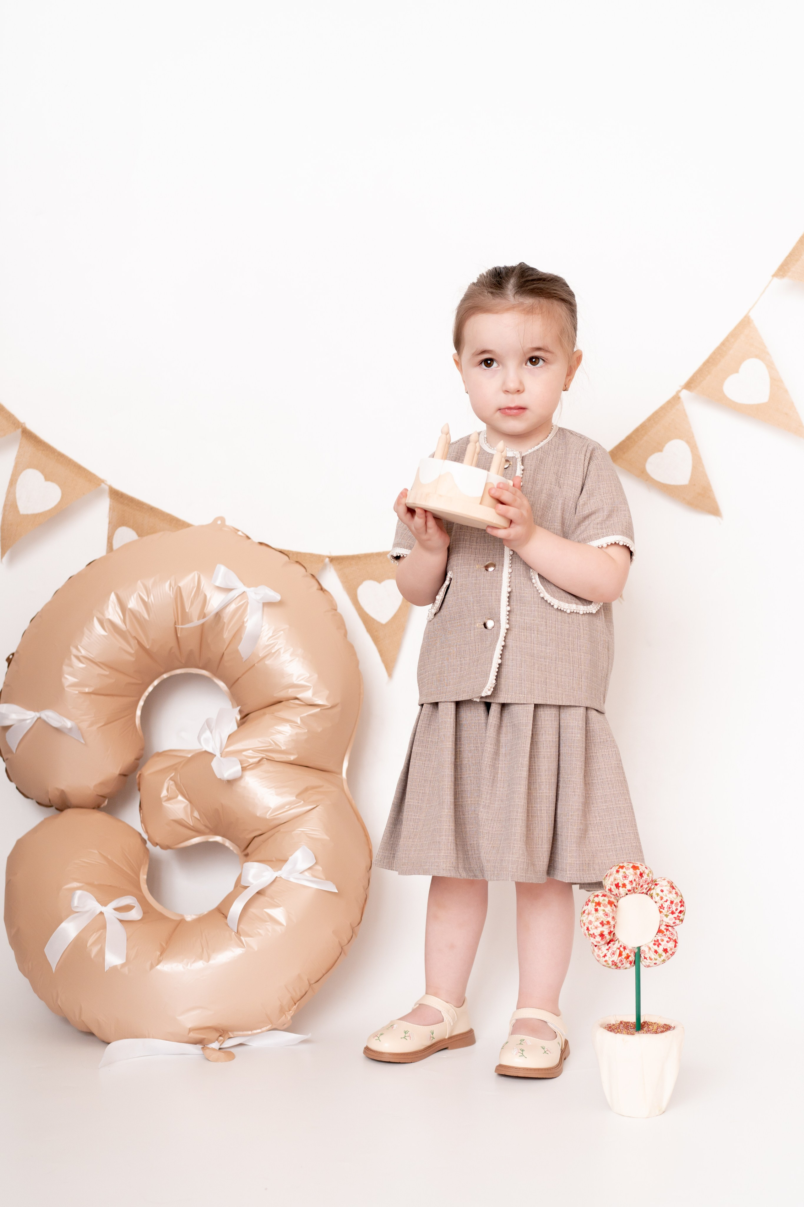 С Днём Рождения ребенка, портрет. Детская, семейная фотостудия в Санкт-Петербурге