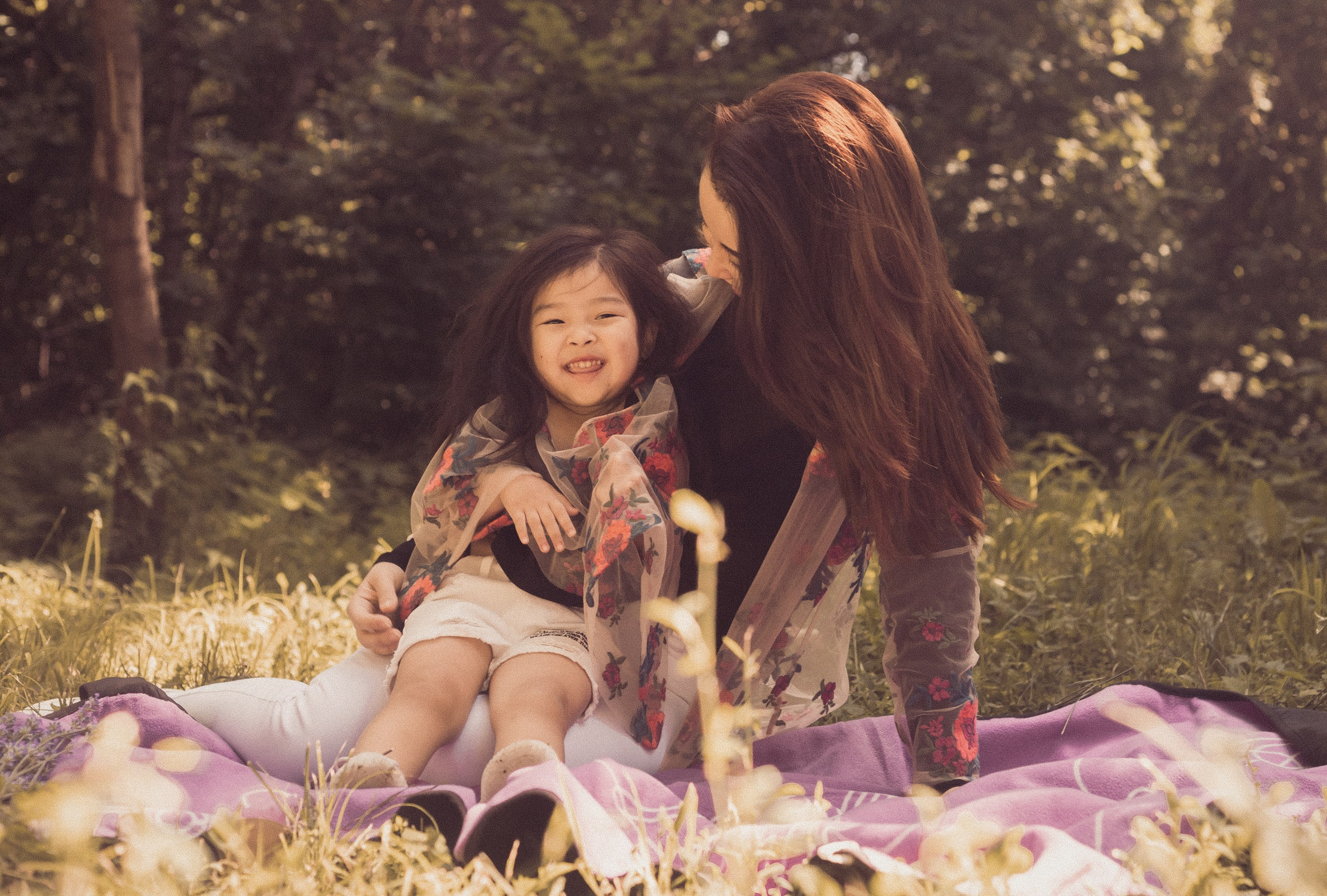 Летняя прогулка мамы и дочери. Фотограф Наталья Гончарова. Снимаю живые портреты в Алматы