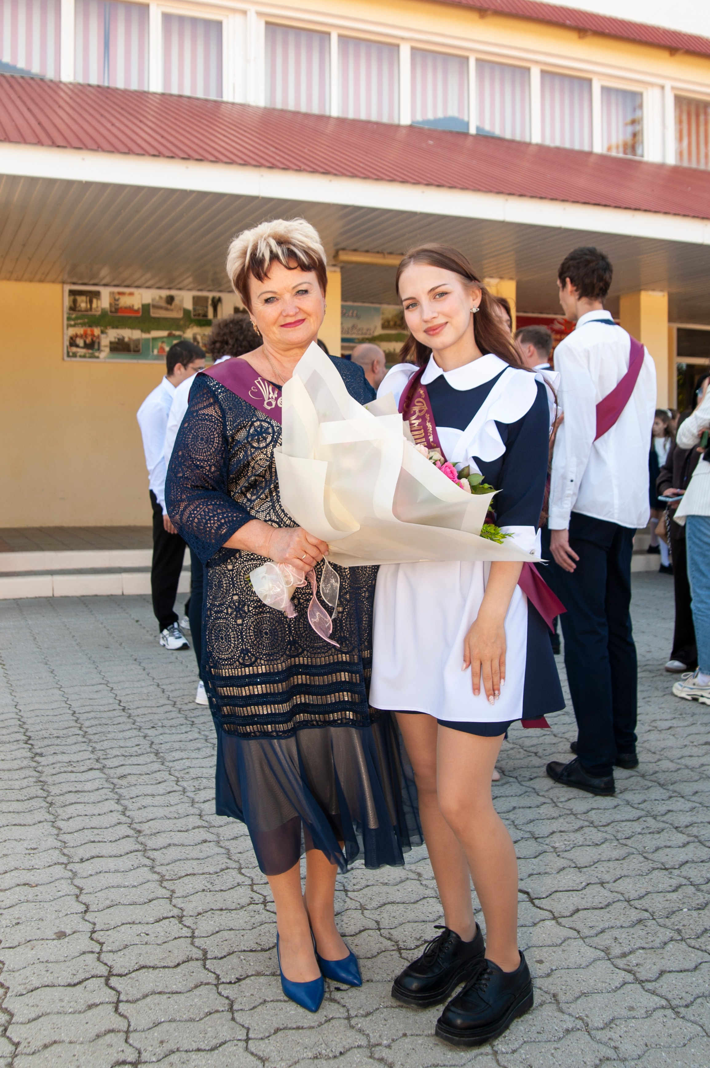 Последний Звонок МАОУ СОШ № 17 им. Эдуарда Есаяна — Архипо-Осиповка. Свадебный и семейный фотограф Денис Лукьянов в Краснодаре, Краснодарском крае и Республике Крым