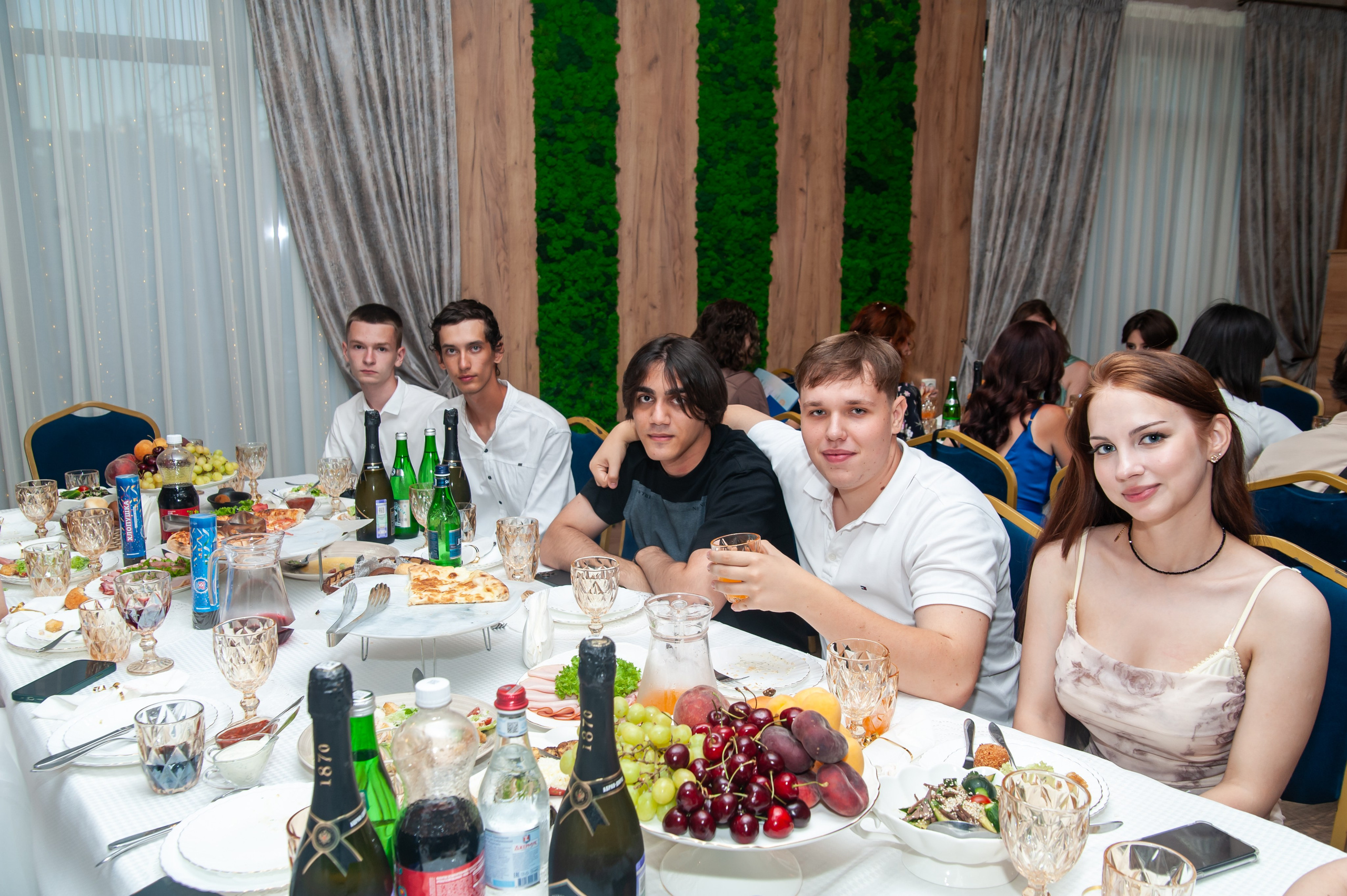 Выпускной МАОУ СОШ № 17 им. Эдуарда Есаяна. Свадебный и семейный фотограф Денис Лукьянов в Краснодаре, Краснодарском крае и Республике Крым