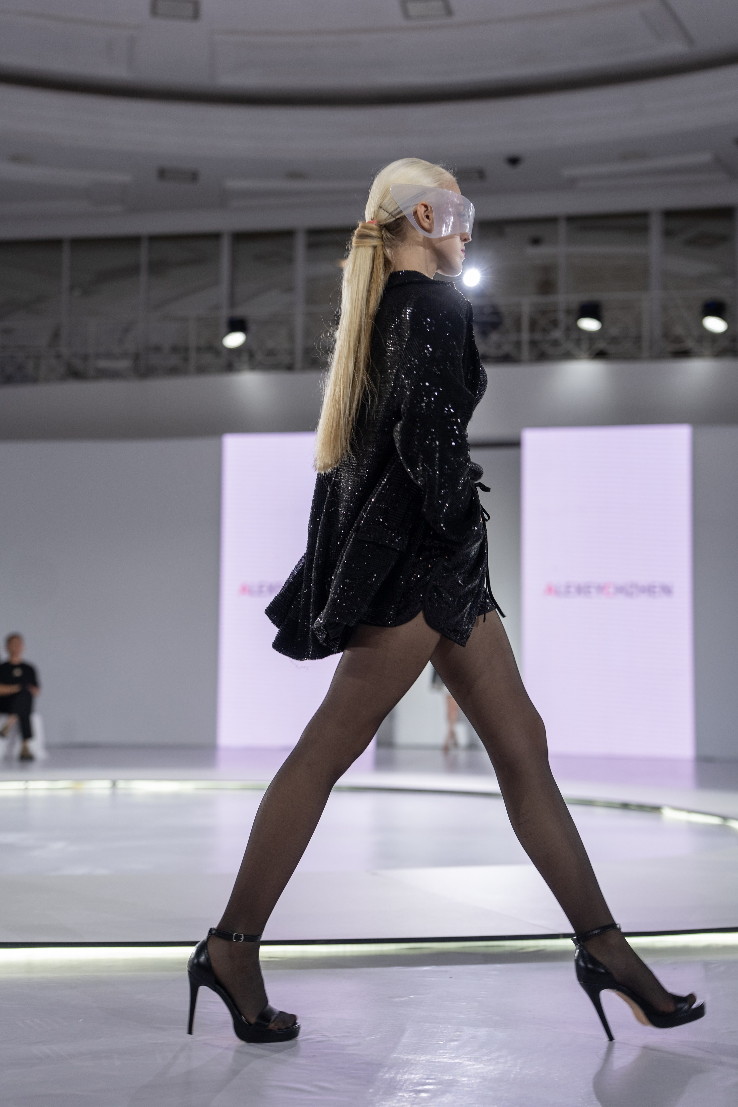 Дизайнер Alexey Czhen. Сайт Алматинского НЮ АРТ, будуар и фэшн фотографа Дениса Карпенко