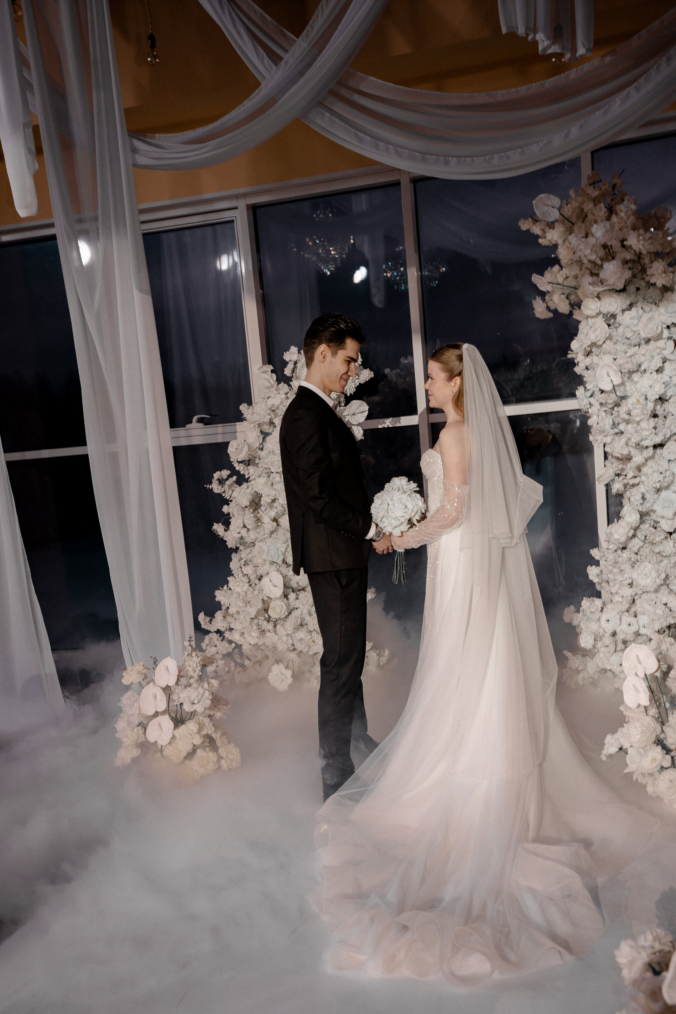 СВАДЕБНАЯ СЬЕМКА СБОРОВ В ОТЕЛЕ И ВЫЕЗД НА ЦЕРЕМОНИЮ (СНЯТО В СИБИРЕ В НИЖНЕВАРТОВСКЕ). Профессиональный фотограф, Санкт-Петербург — Виктория Богомолова