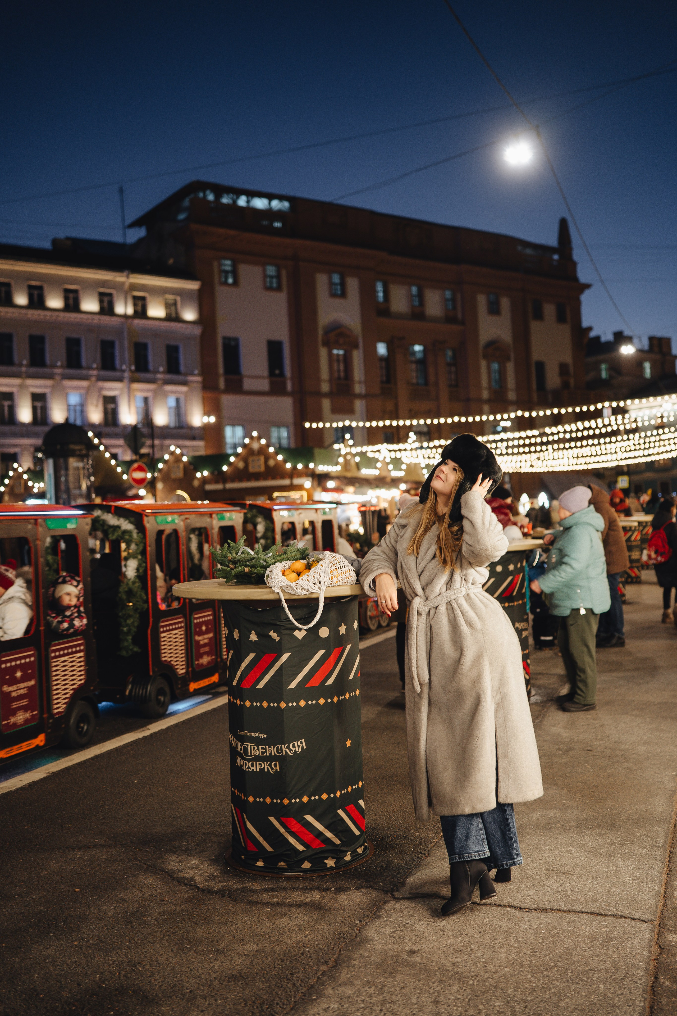 ПРОГУЛКА НА МАНЕЖНОЙ ПЛОЩАДИ ДЛЯ ДЕВУШКИ ПЕРЕД НОВЫМ ГОДОМ (НОВОГОДНЯЯ ФОТОСЕССИИЯ НА МАНЕЖНОЙ ПЛОЩАДИ). Профессиональный фотограф, Санкт-Петербург — Виктория Богомолова