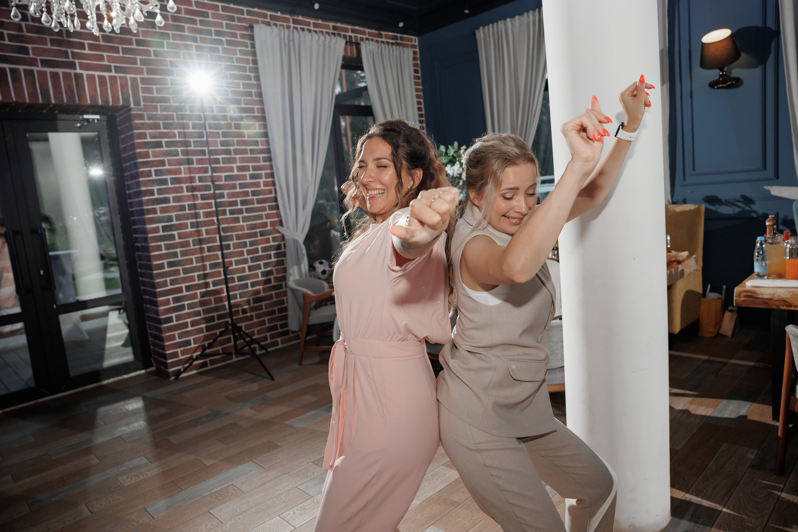 Полина и Дмитрий, загородный клуб «Барин», ЗАГС в г. Пушкино. Свадебный и репортажный фотограф (Москва, Королев и другие)