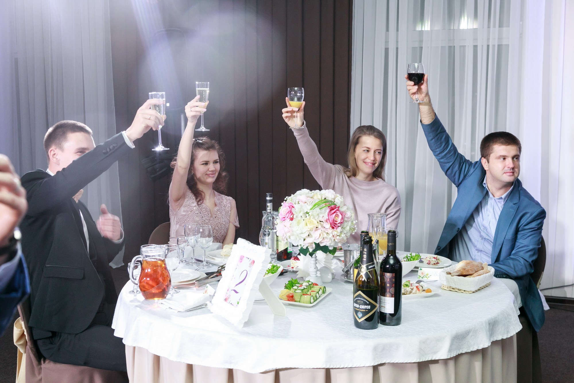 Свадьба с огоньком. Фотограф крещение венчание в Петербурге! Помогает подобрать храм и посоветовал душевного батюшку в СПб