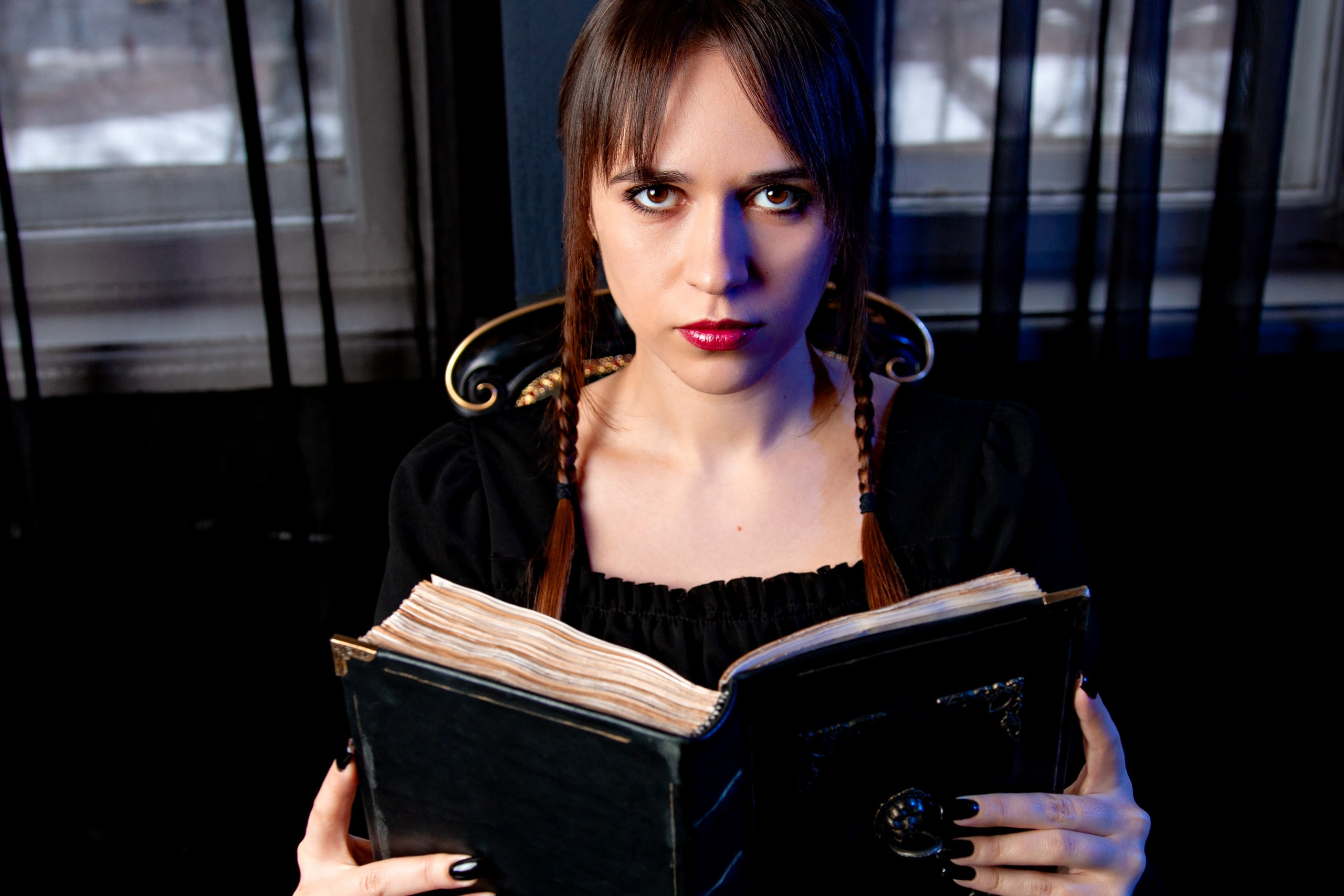 В стиле wednesday 