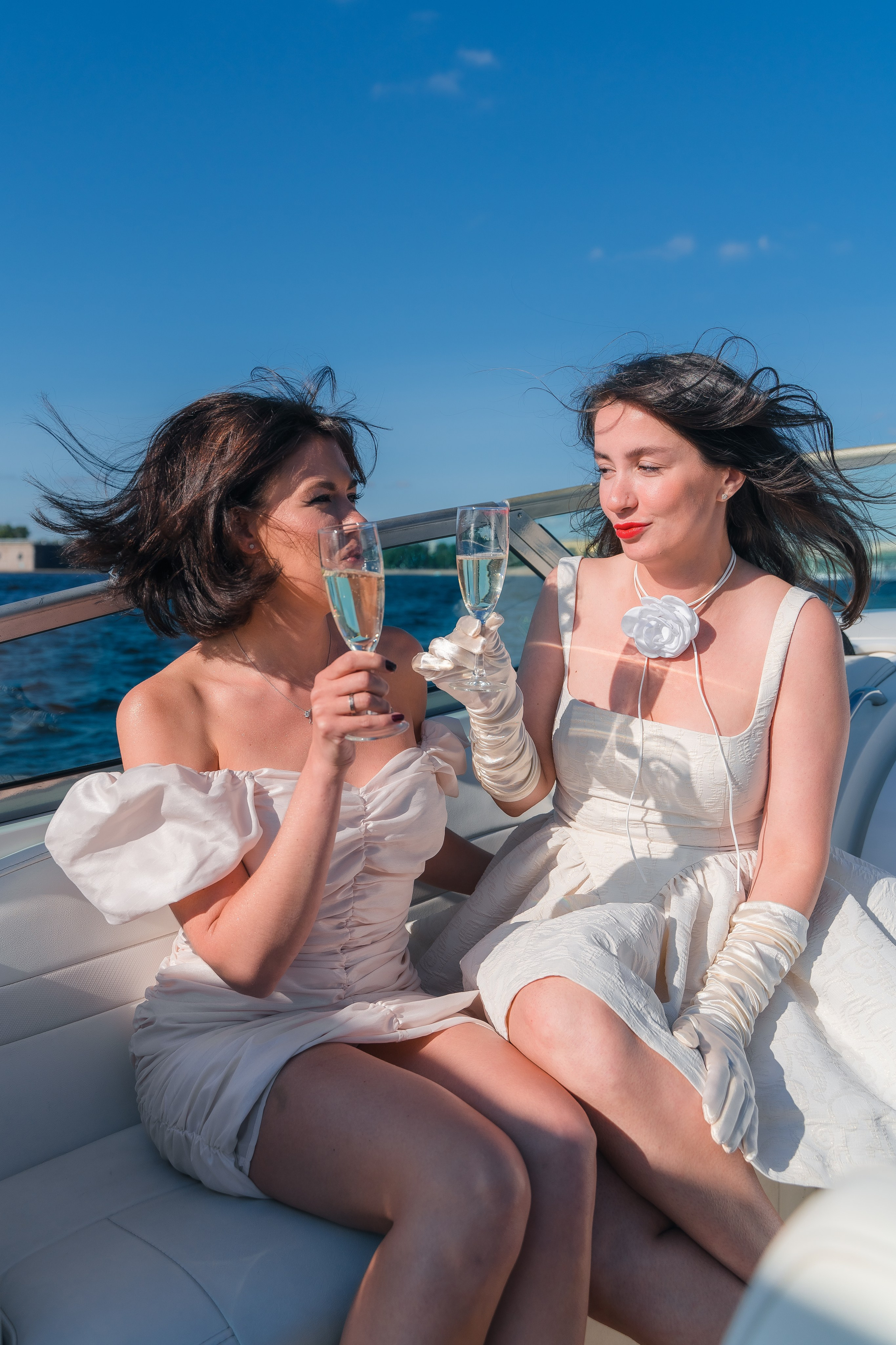 Фотосъемка девичника, встреча девушек, веселые женские портреты