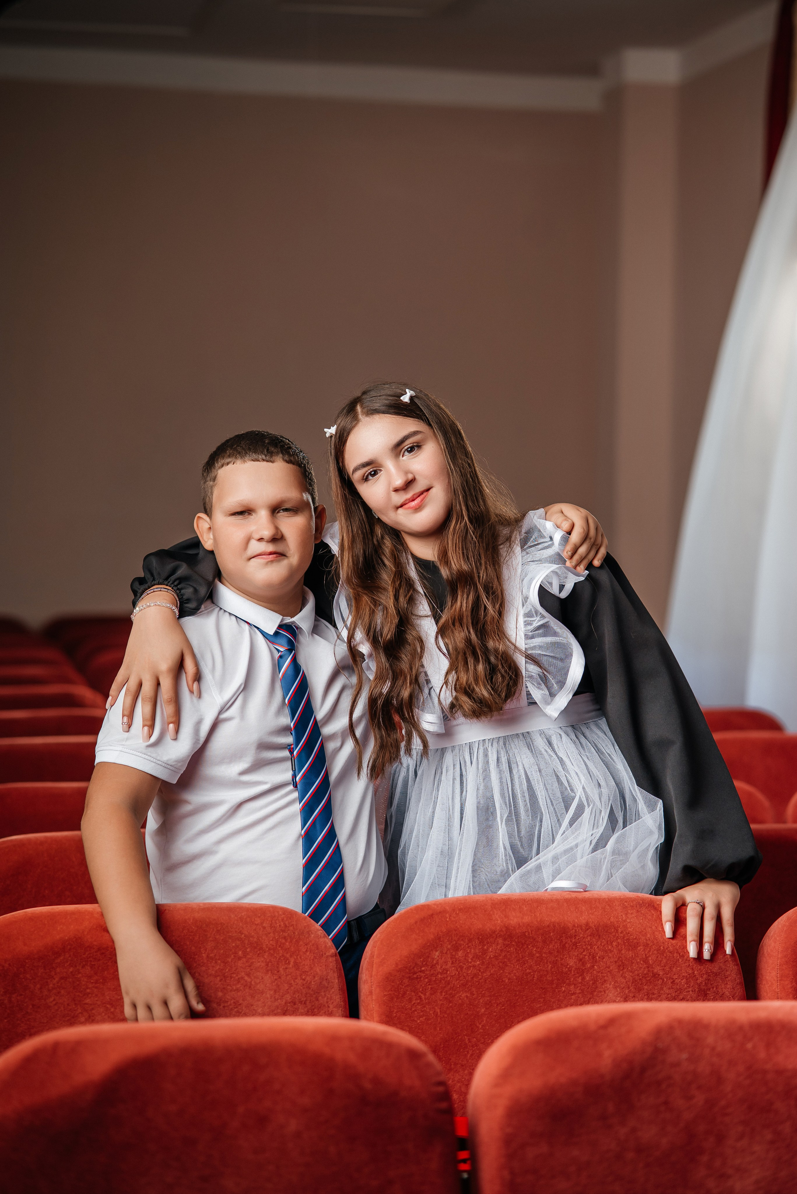 Классическая классика. Школьный фотограф в Валуйках. Фотосессии для выпускников и изготовление выпускных альбомов в городе Валуйки и в Белгородской области