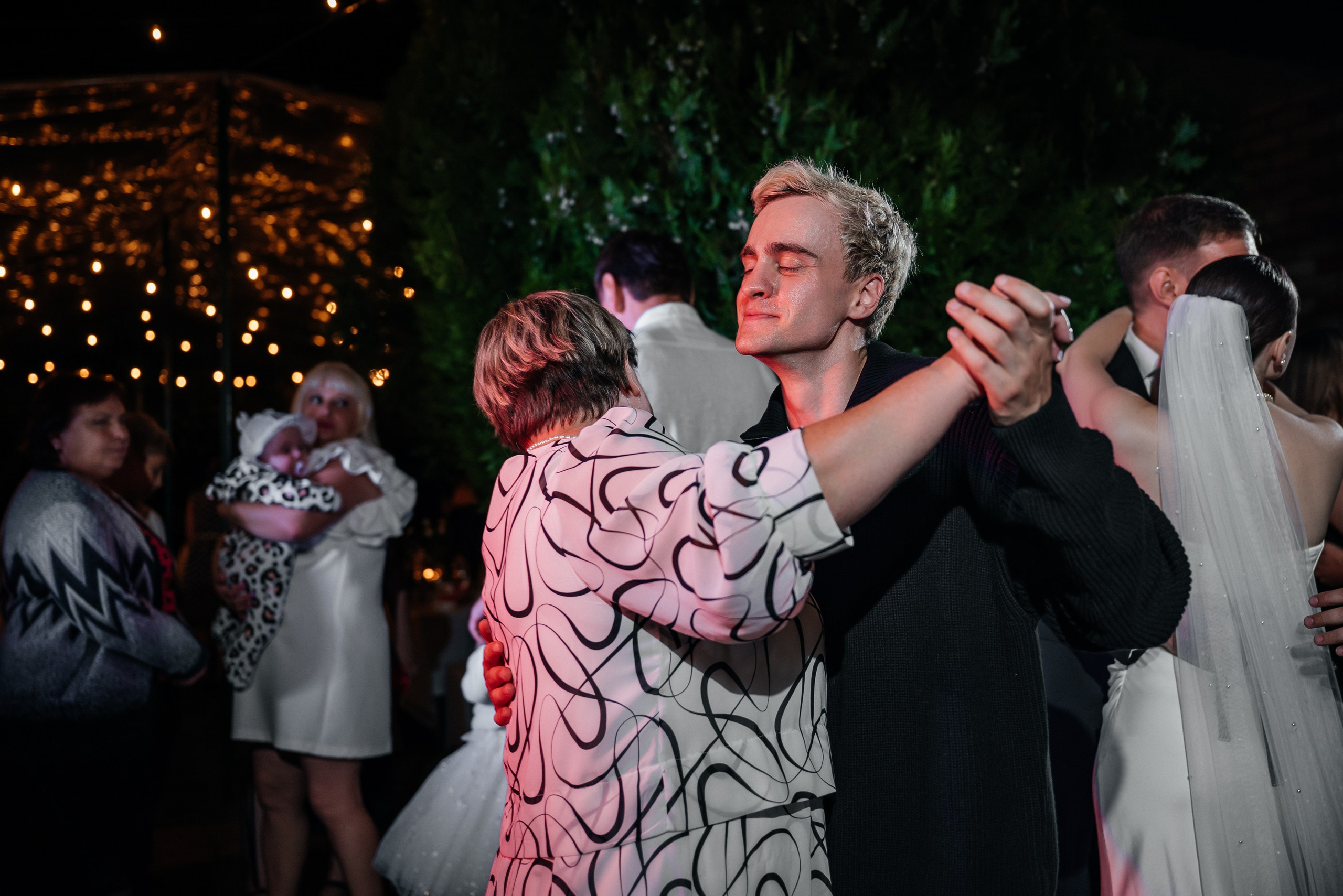 «Свадьба Даши и Артема». Школьный фотограф в Валуйках. Фотосессии для выпускников и изготовление выпускных альбомов в городе Валуйки и в Белгородской области