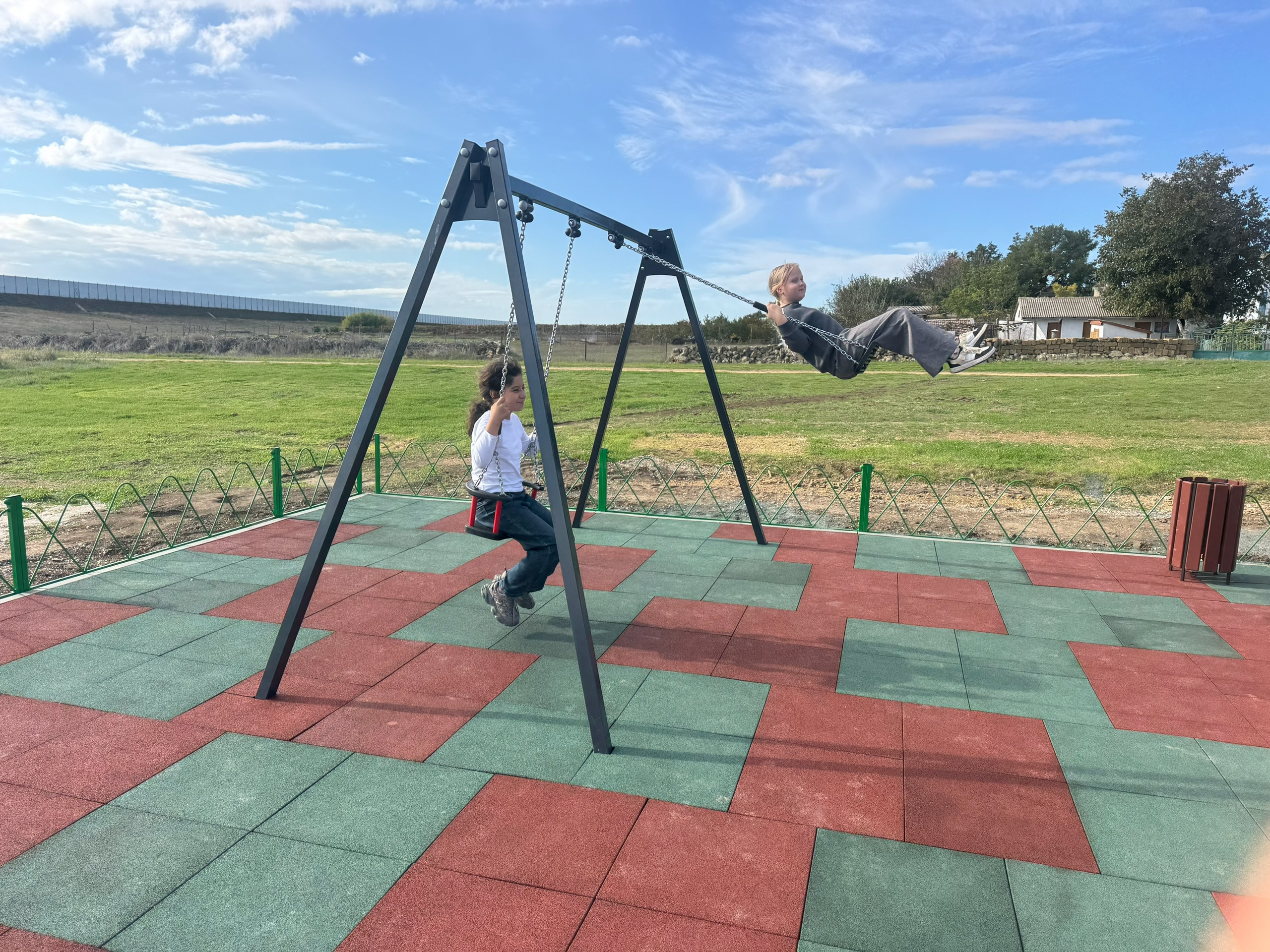 ДИП с. Желтокаменка ул. Огородная, открытие площадки. Таврика МАФ Сервис, комплексное благоустройство территорий и детских площадок в Крыму