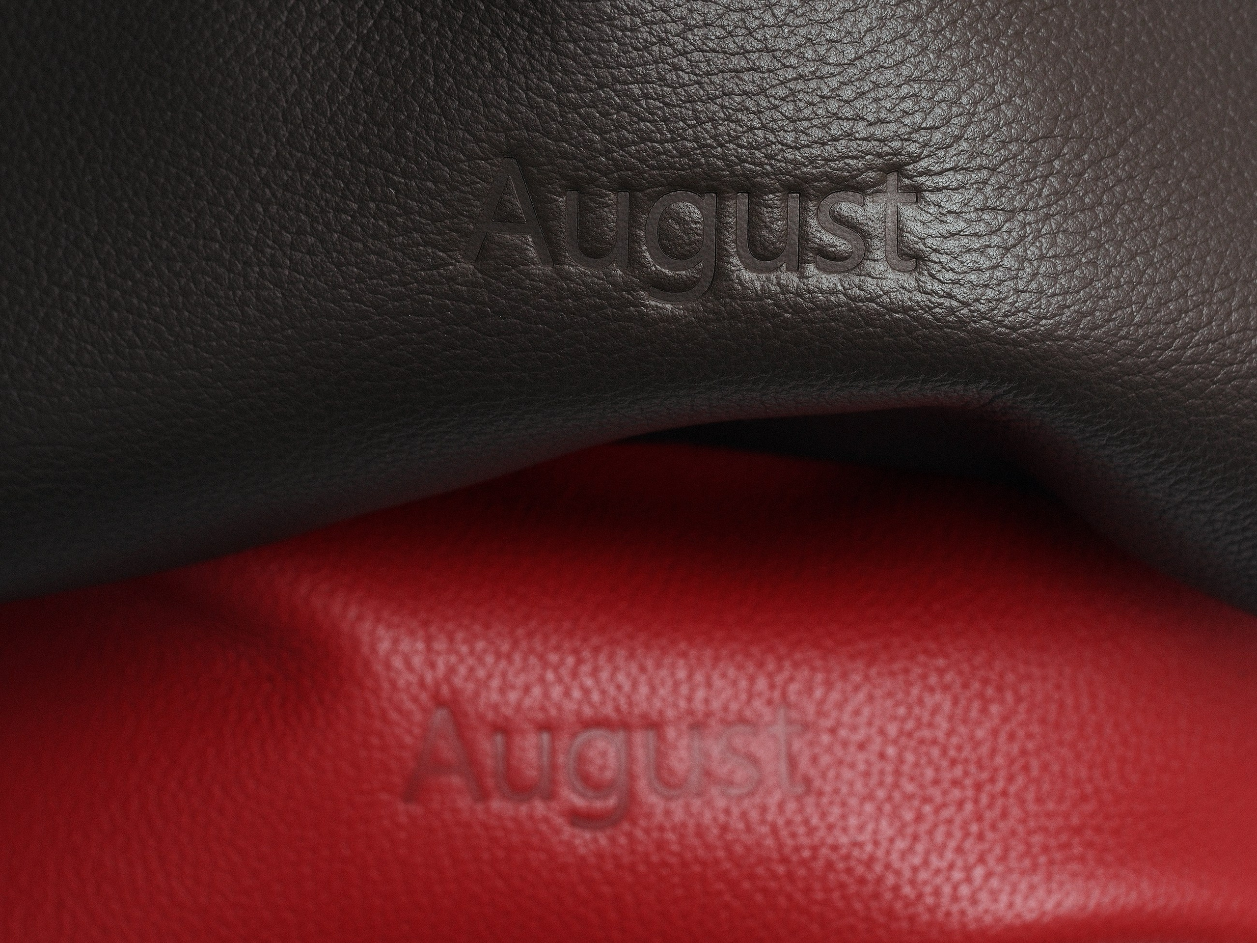 Каталожная съемка кожаных сумок