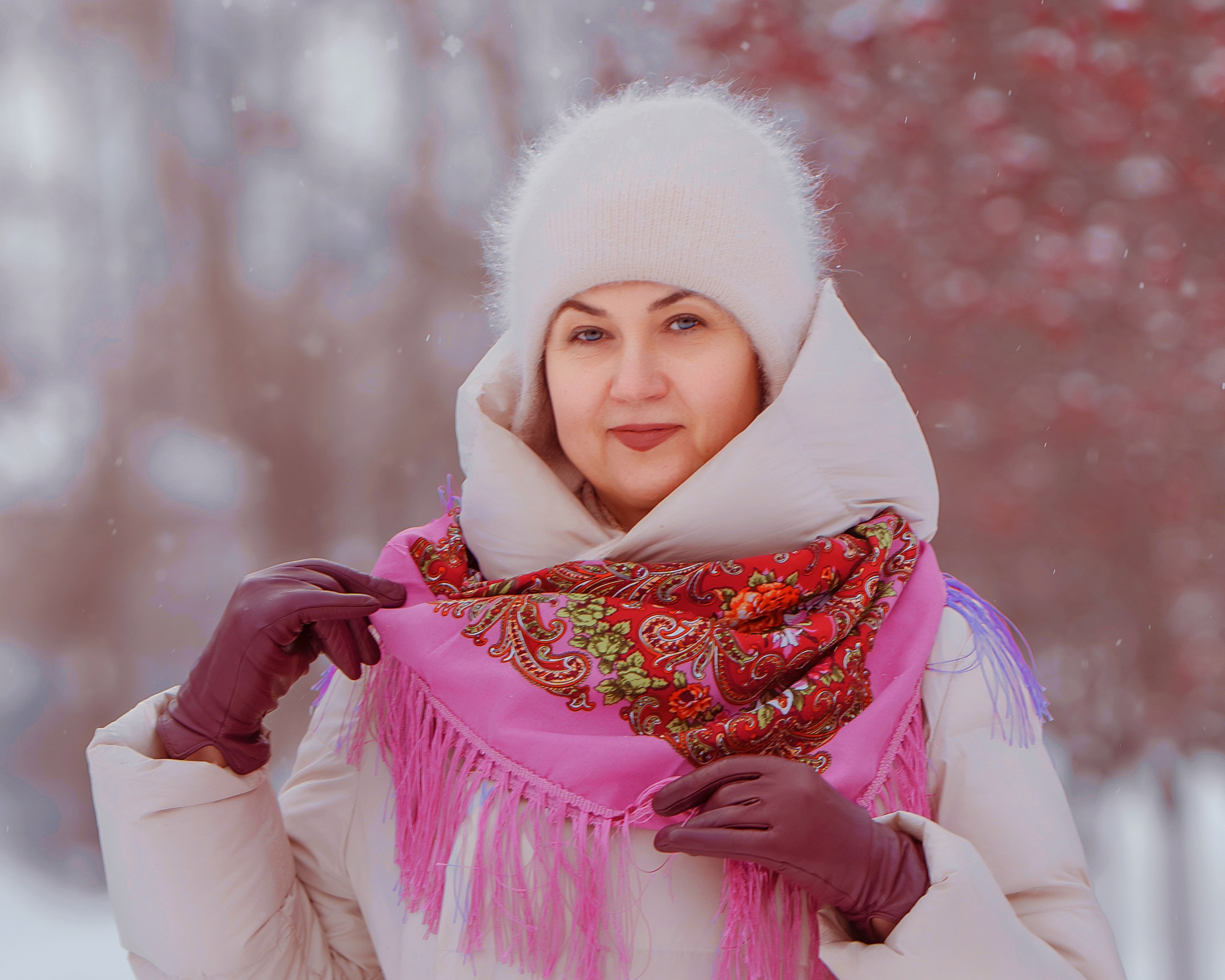 Зимняя женская фотосессия на природе в Екатеринбурге. Портрет крупным планом