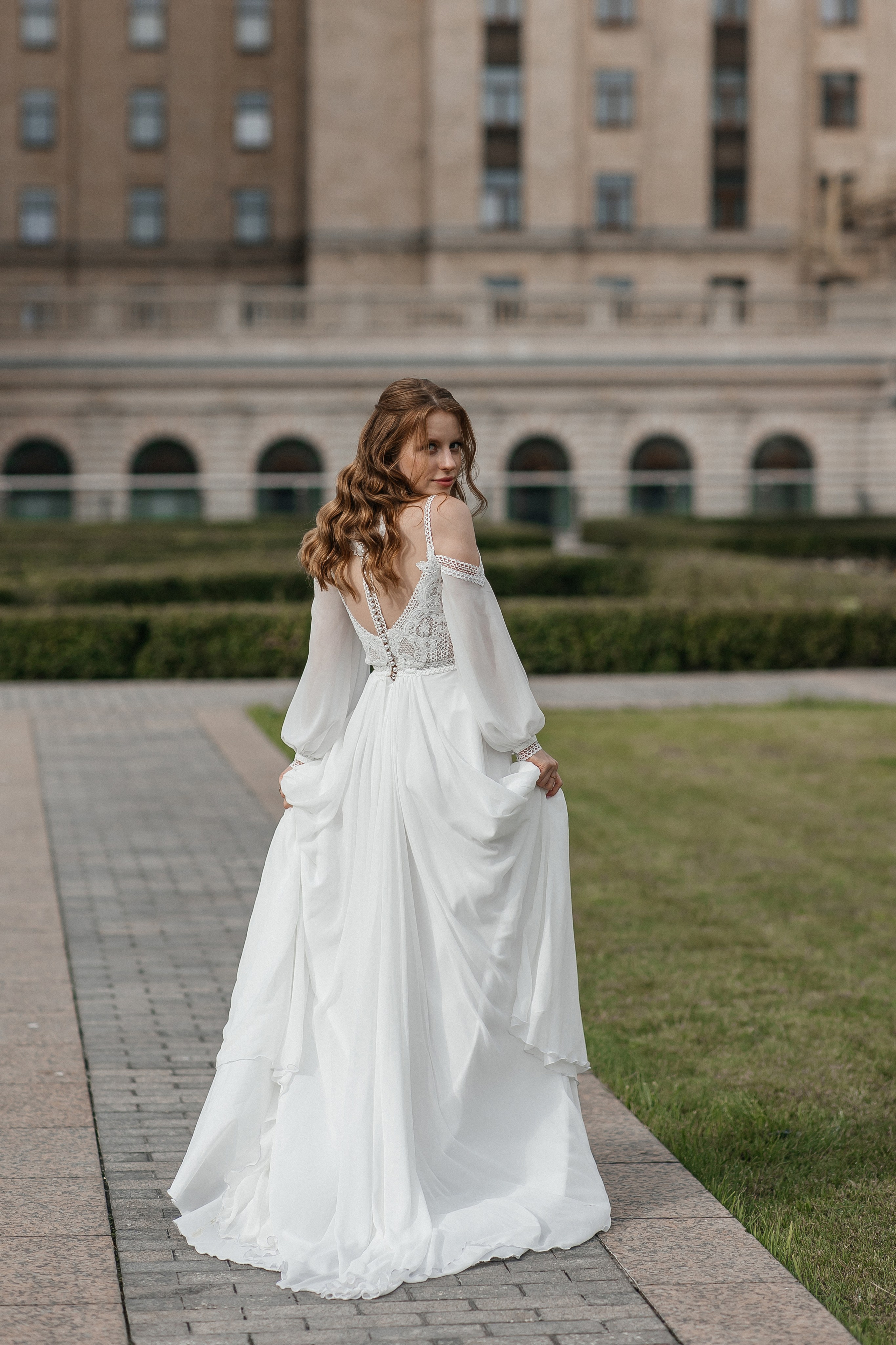 Свадебная фотосессия у гостиницы Украина. Свадебный фотограф в Москве Дарья Олендарёва