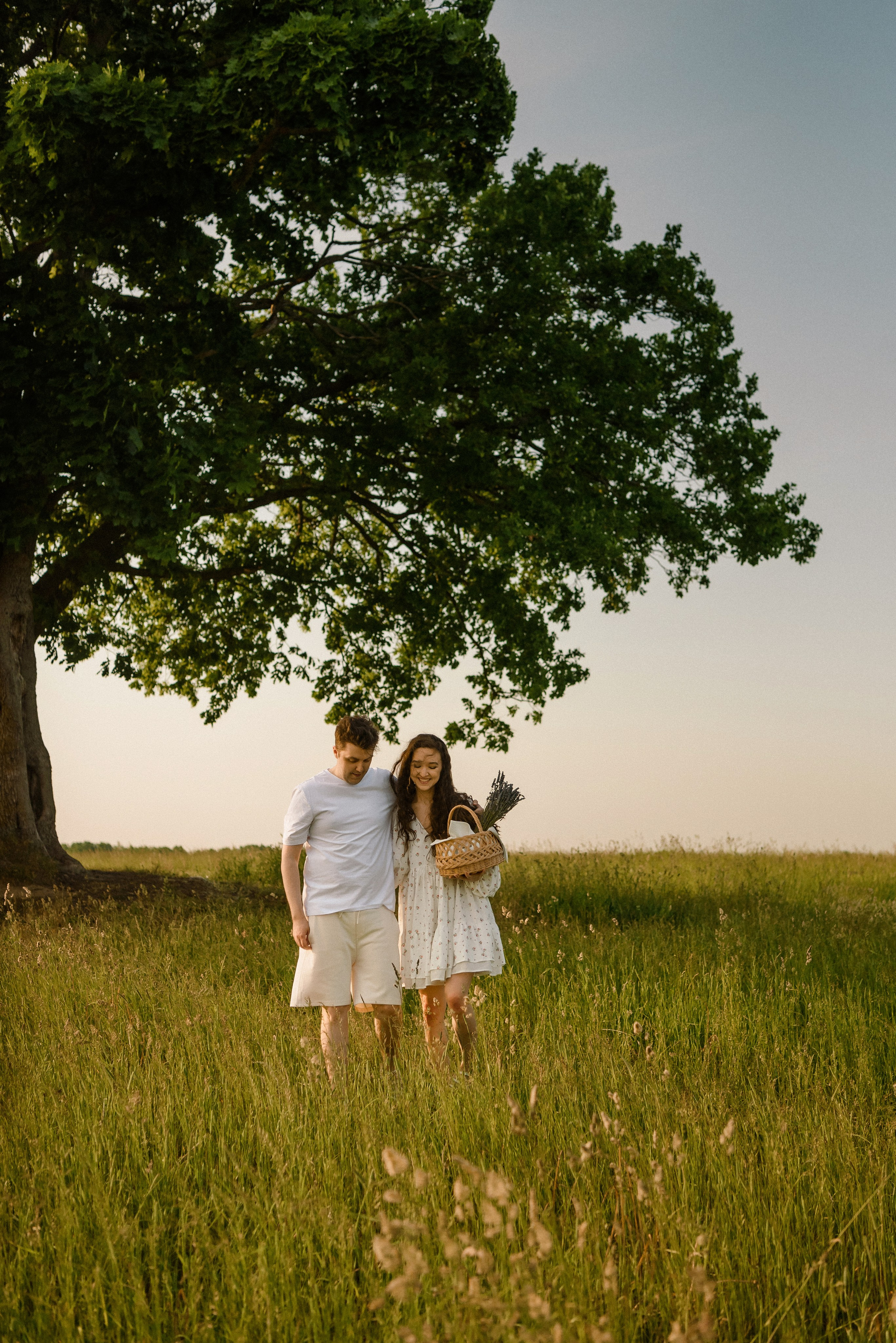 Лиза и Лёша в поле. Свадебный фотограф в Санкт-Петербурге София Шубик