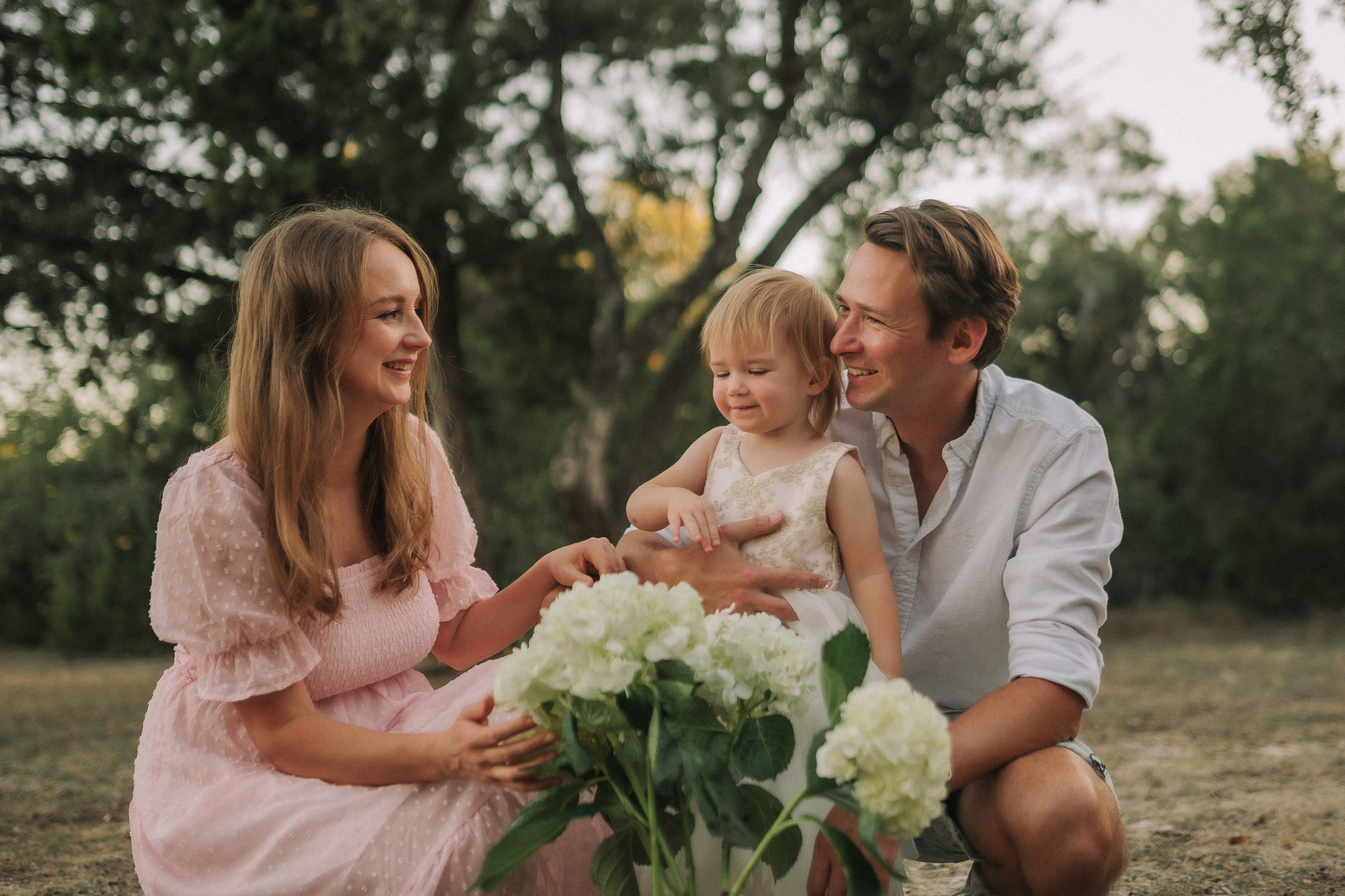 Family snuggles & smiles — cozy family photos