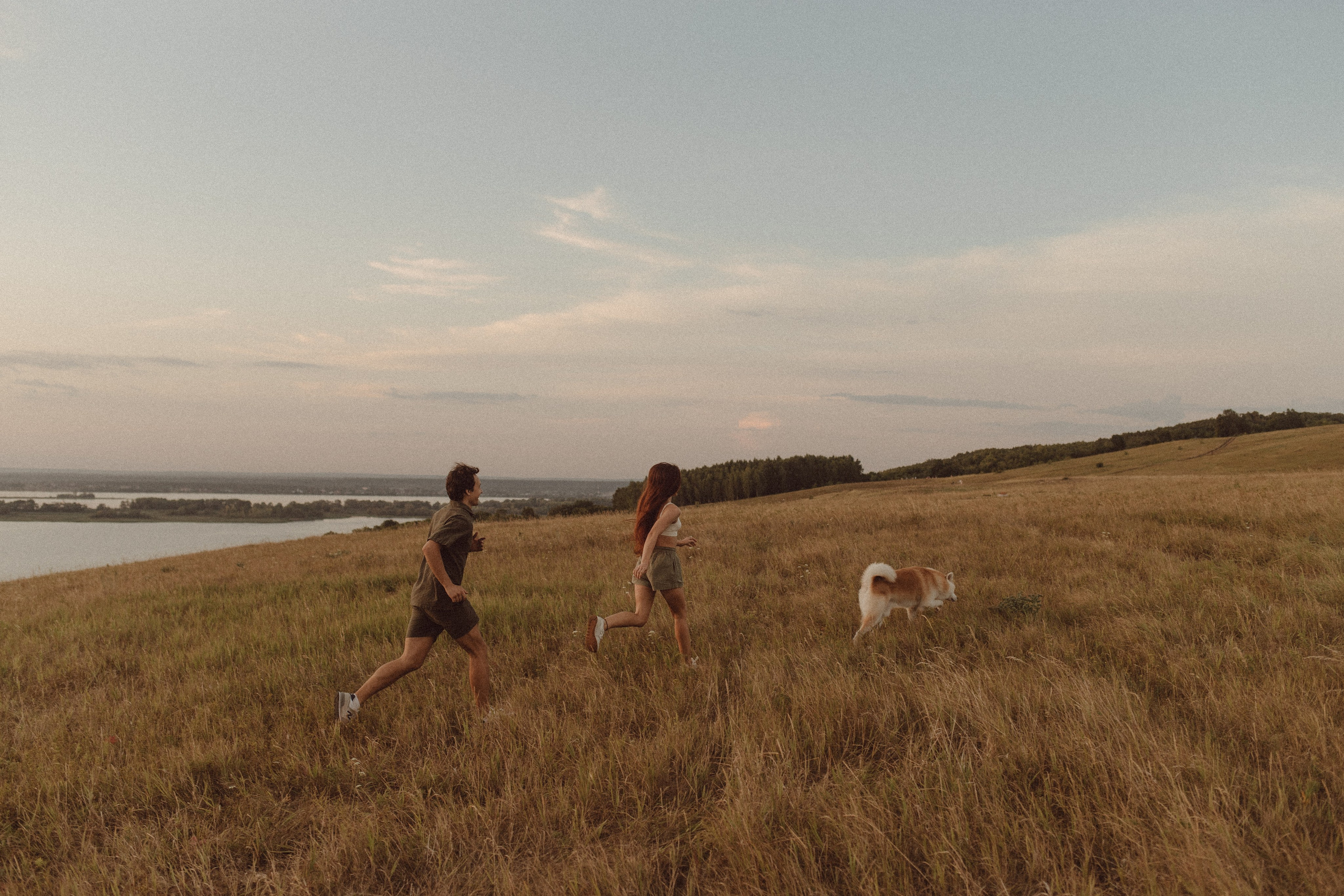 Прогулка на закате. Фотограф Ксения Степаненко