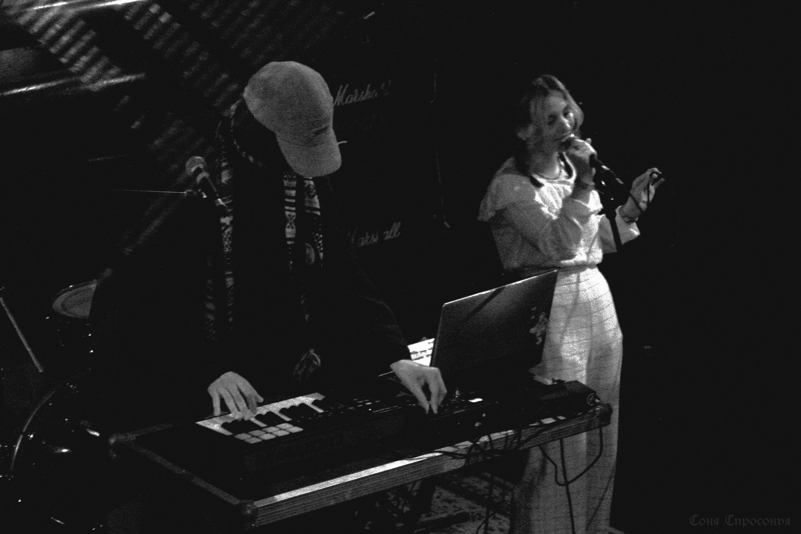 Синестетик 26.08.23. Концертный и портретный фотограф в Москве Соня Спросонья