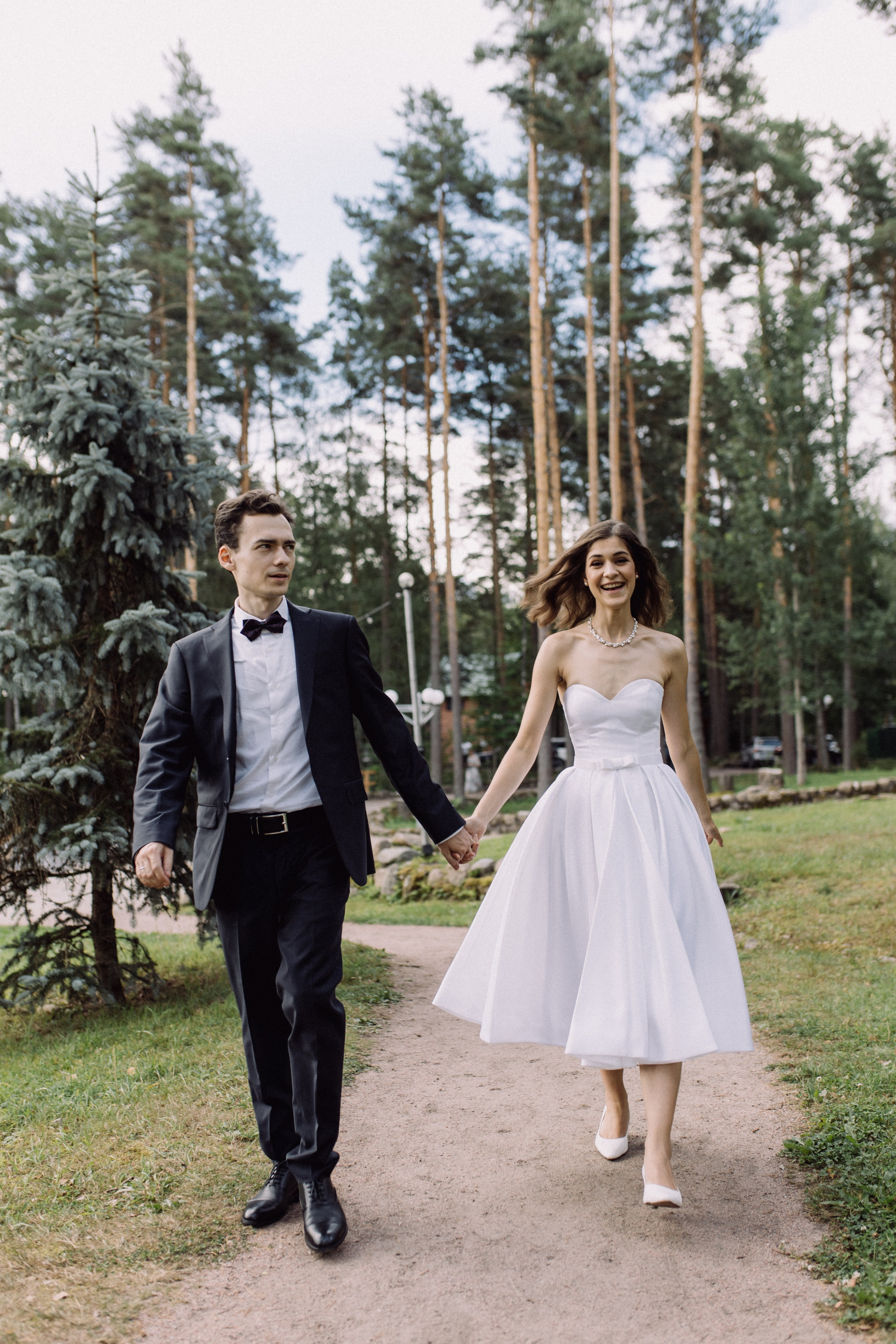 Прогулки во время свадебного банкета. Happiness is in the moments