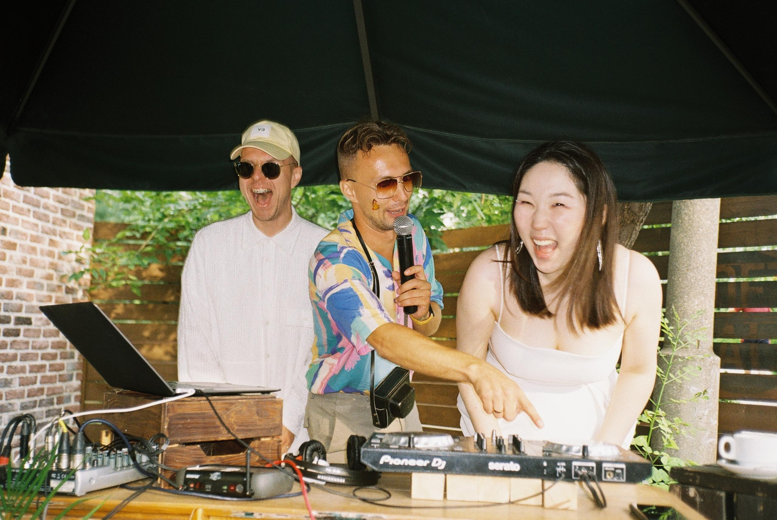 Ведущий Никита Шляндин