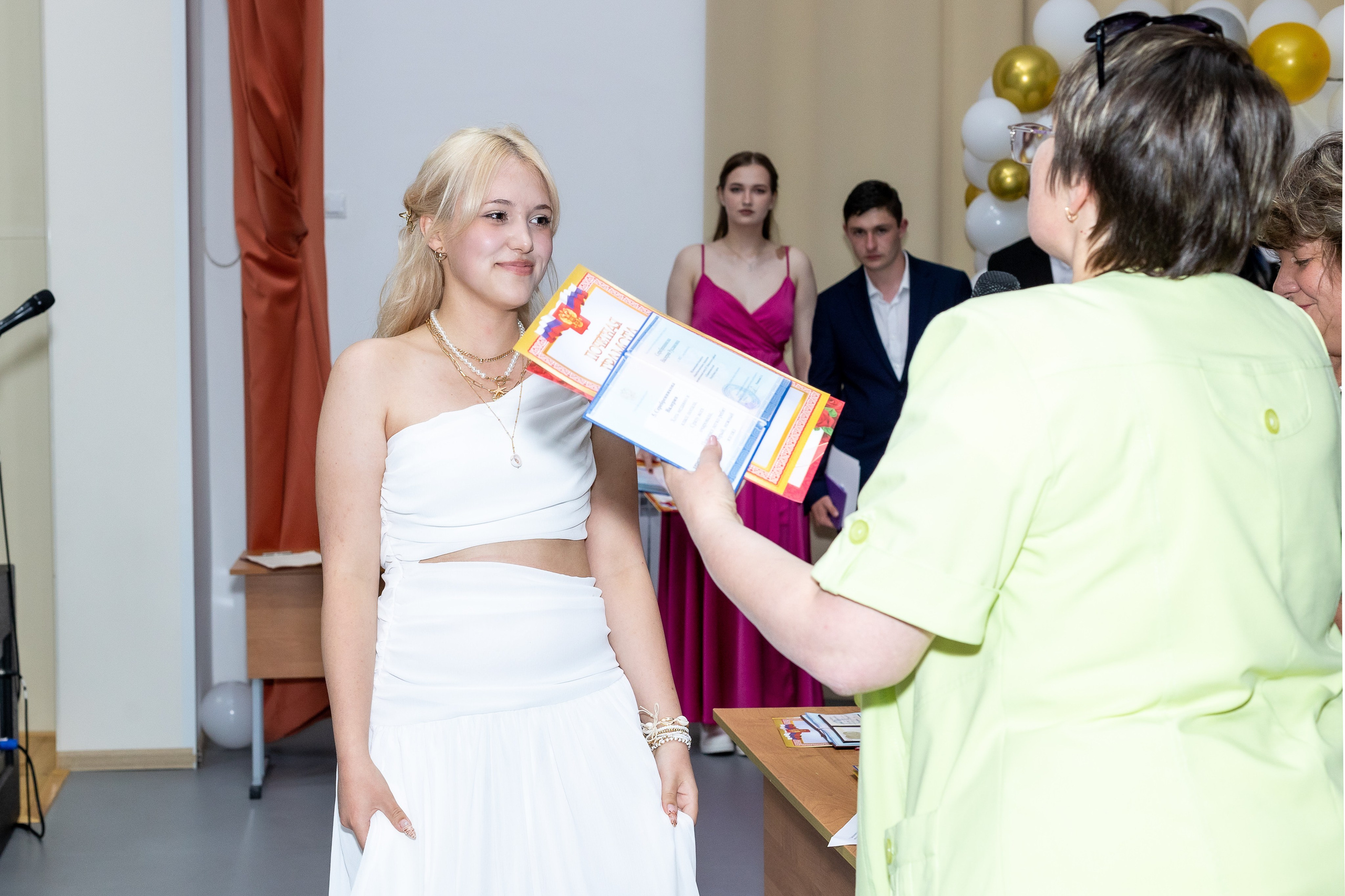 Вручение аттестата 2025. Выпускные альбомы Майкоп, Краснодар Елена Золотарева