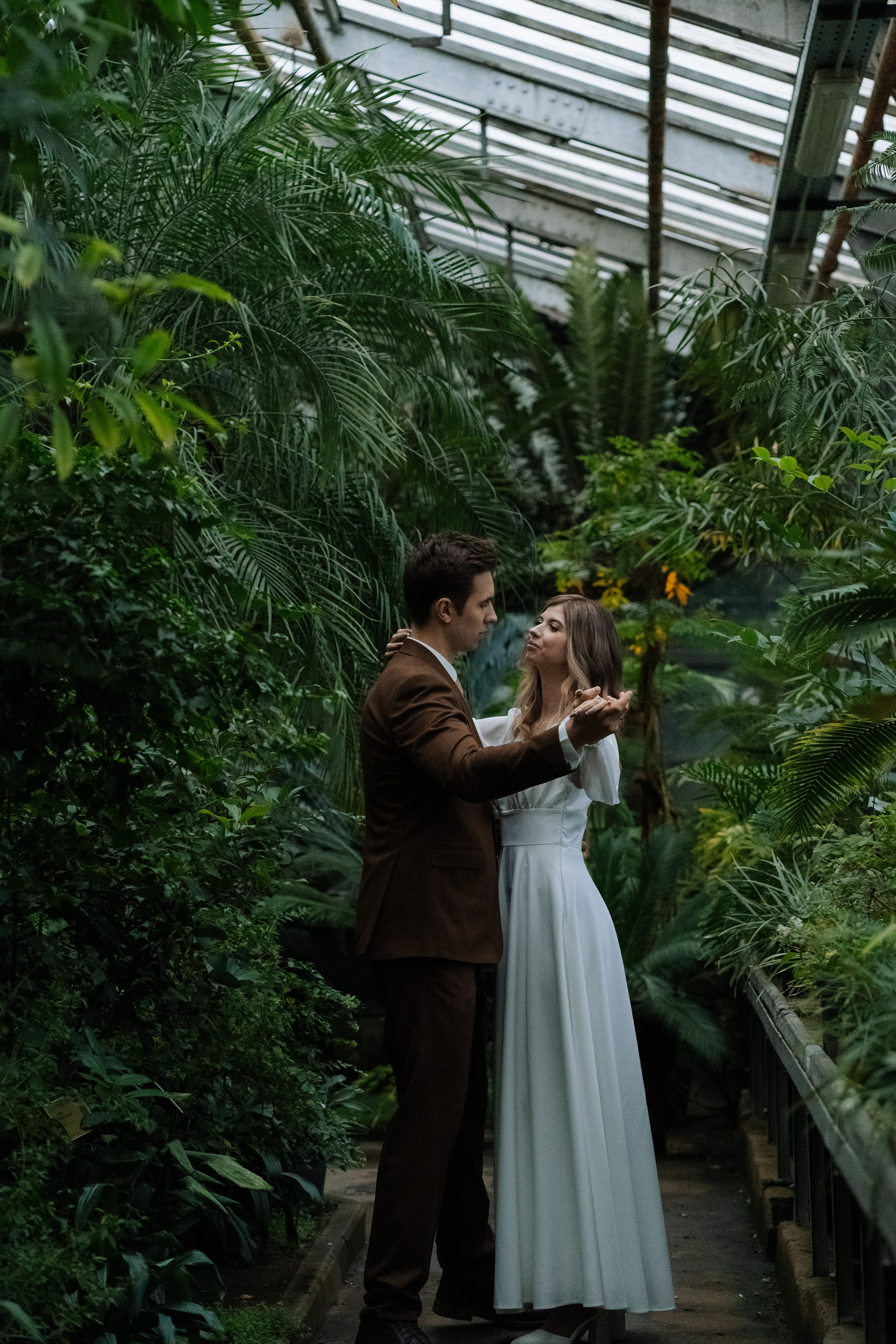 Свадебная фотосессия в оранжерее, Москва. Свадебный фотограф в Москве Анна Полушина