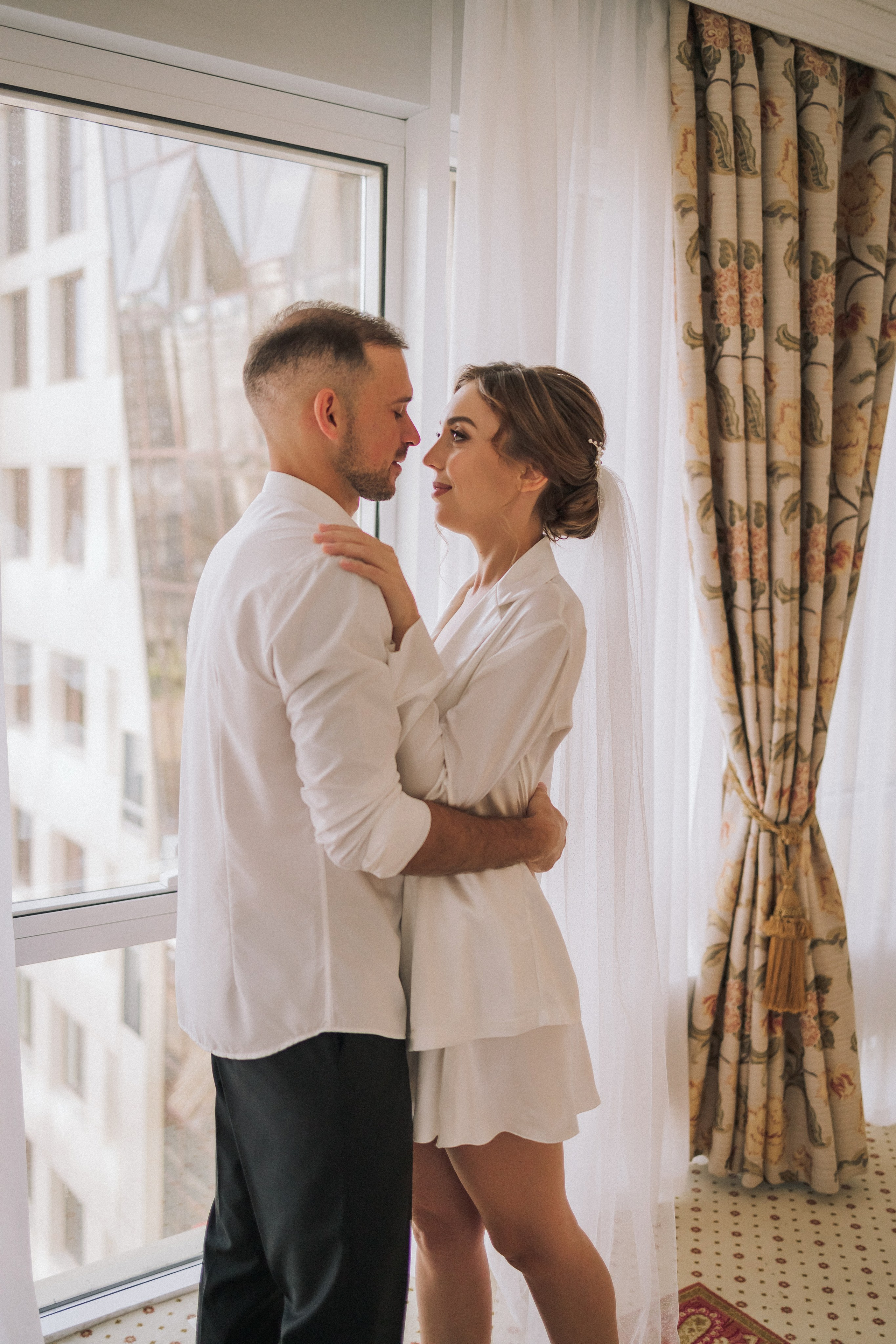 Свадебная прогулка Екатерины и Евгения. Свадебная фотография. Арина Рубах