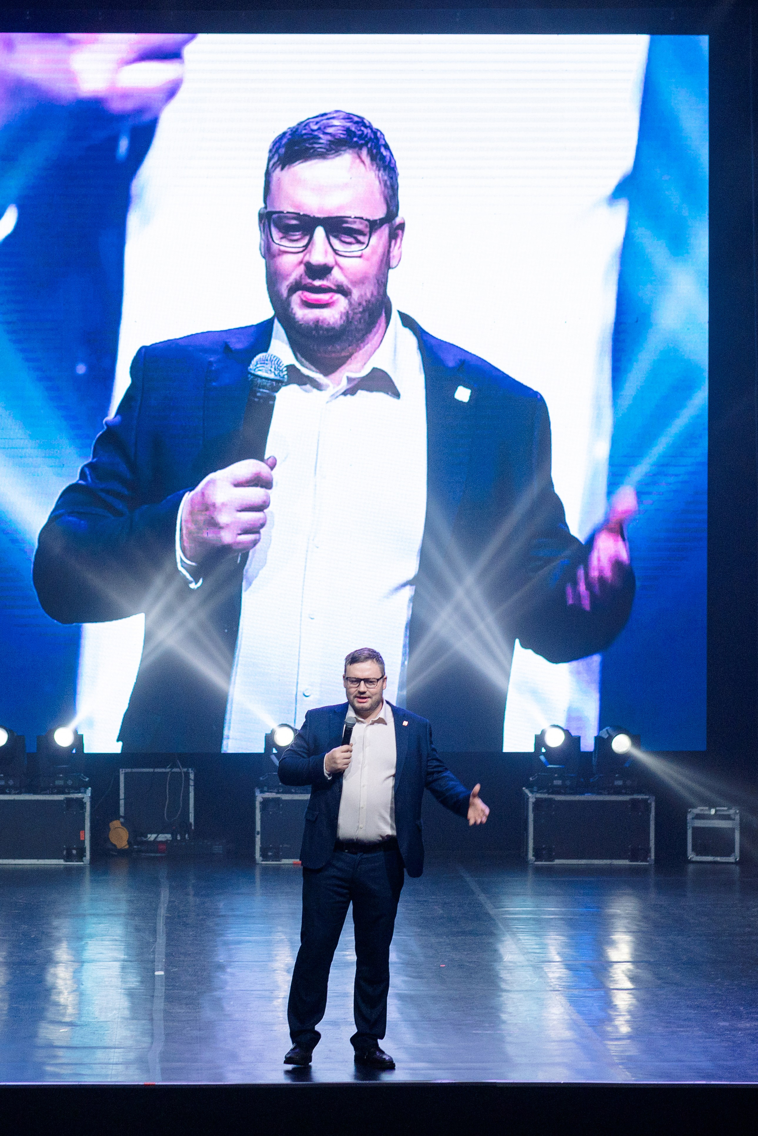 РЕПОРТАЖ: НОВЫЙ ГОД В ДК МЕТАЛЛУРГ. Профессиональный фотограф в Ижевске Леша Петров