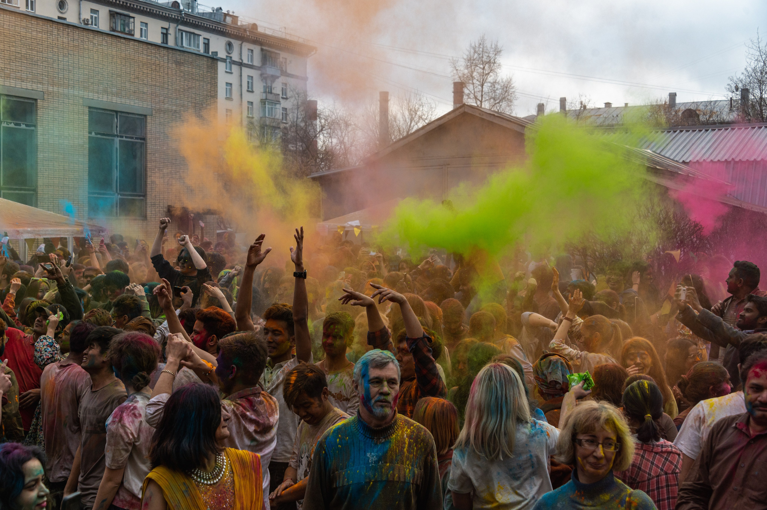 Праздник Холи в Москве. Фотограф Роман Адлер